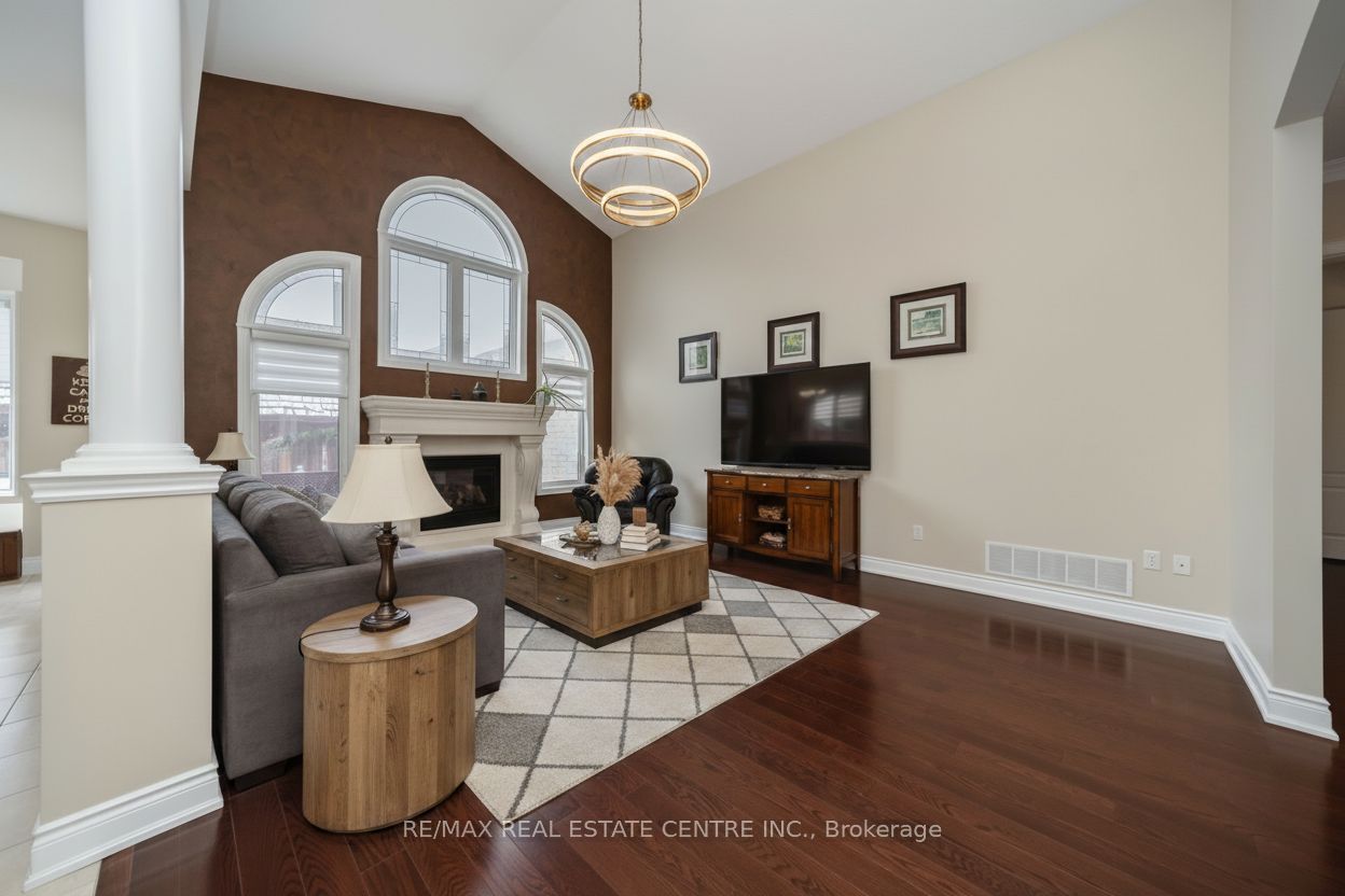 10 Eiffel Boulevard Property Photo 11