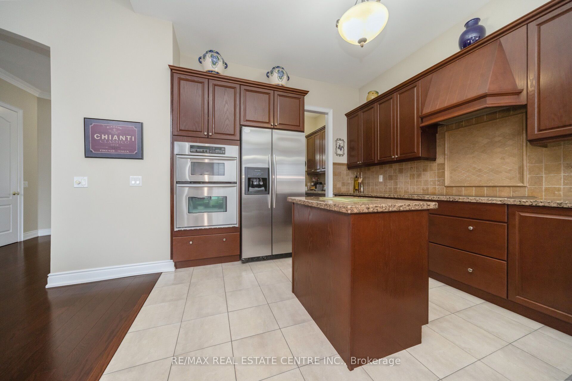 10 Eiffel Boulevard Property Photo 14