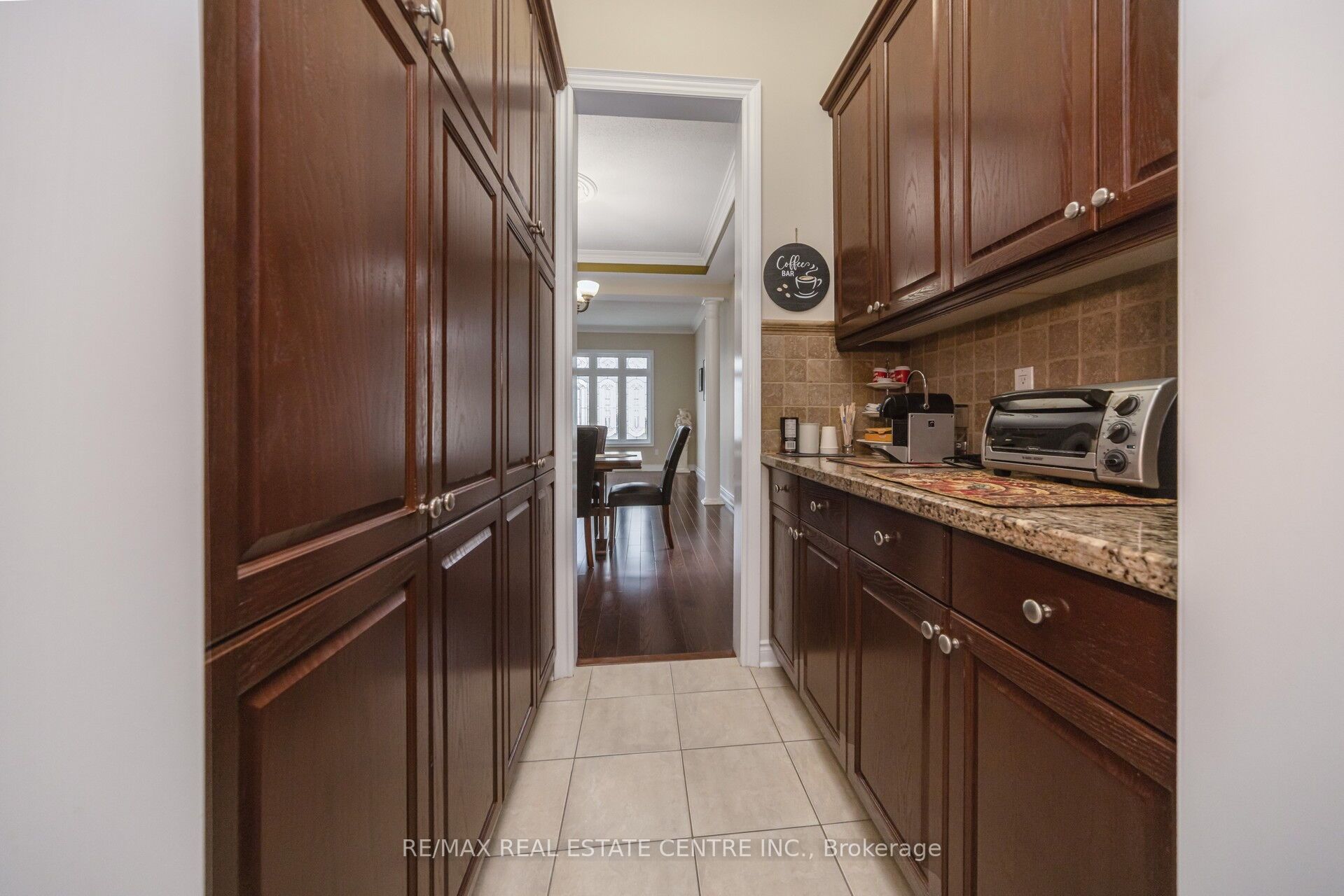 10 Eiffel Boulevard Property Photo 16