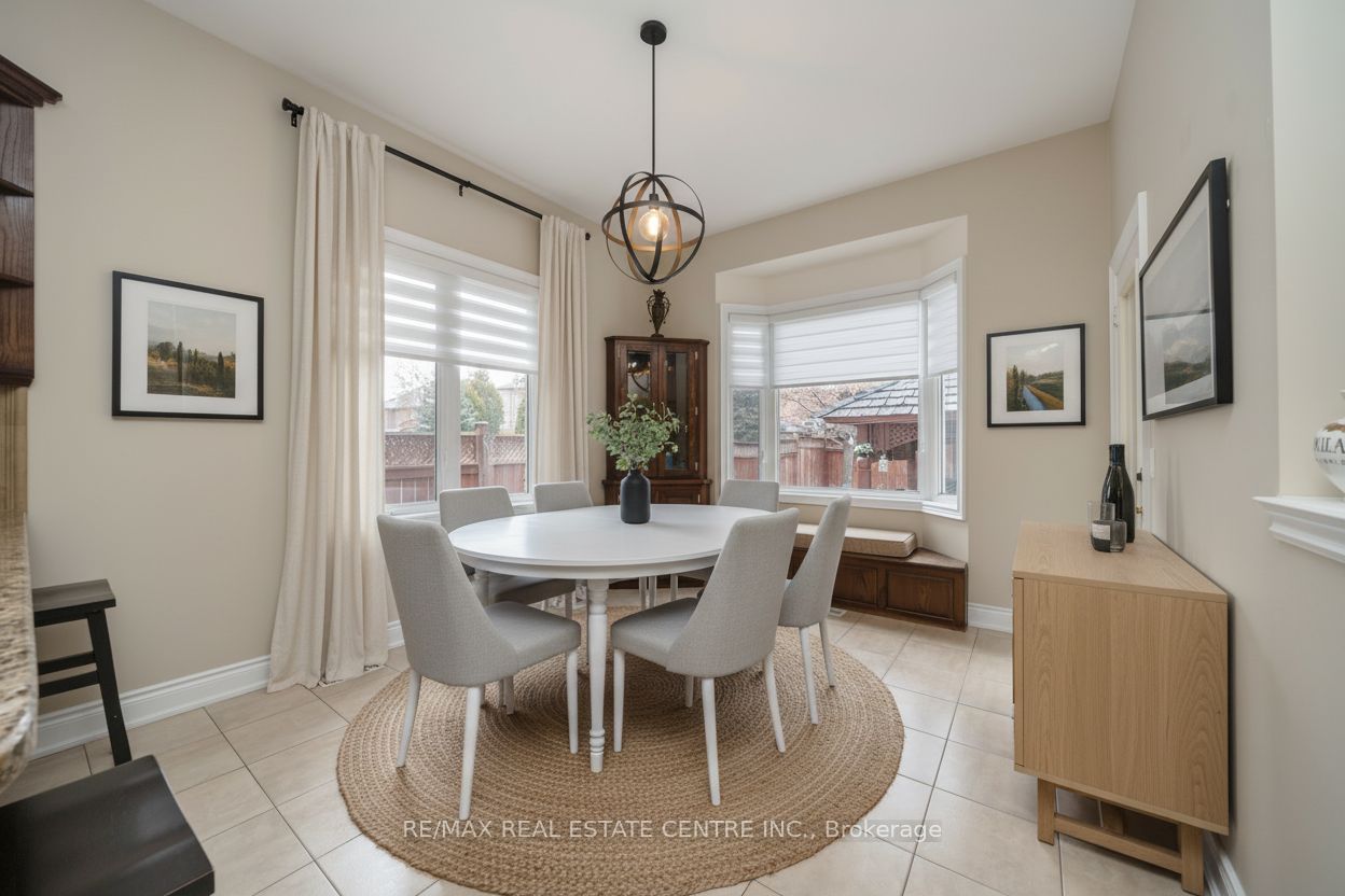 10 Eiffel Boulevard Property Photo 17