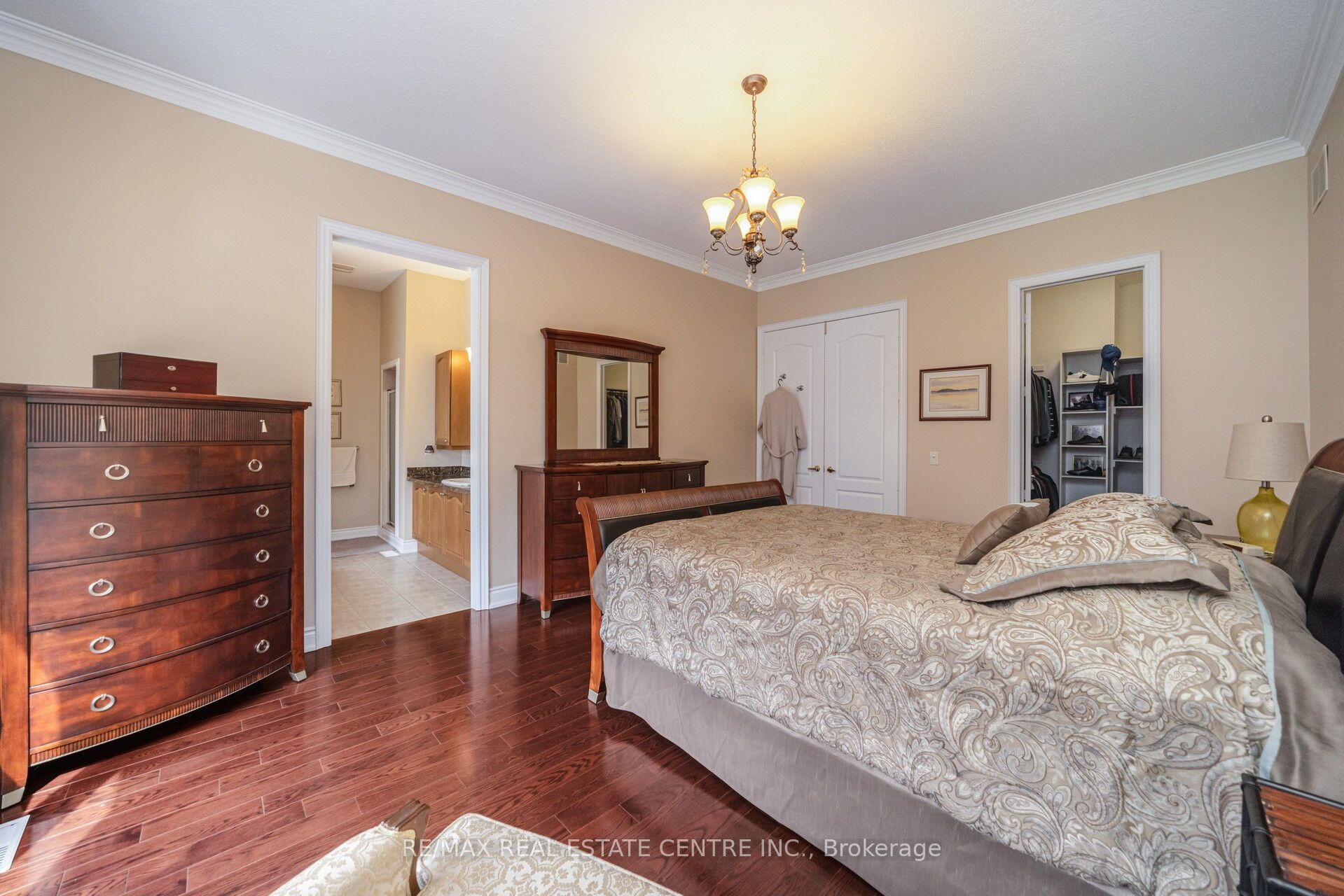 10 Eiffel Boulevard Property Photo 23