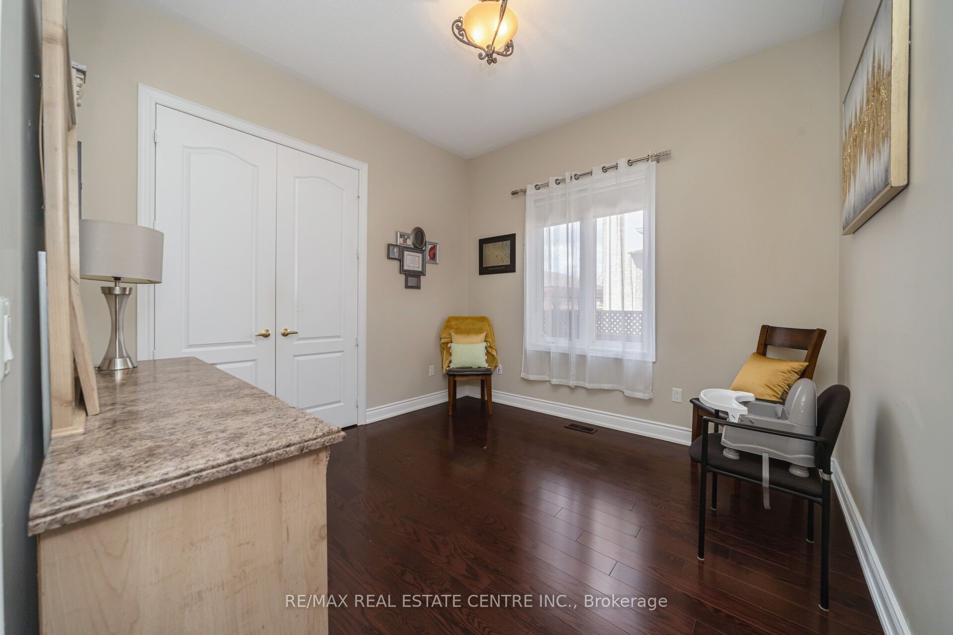 10 Eiffel Boulevard Property Photo 26