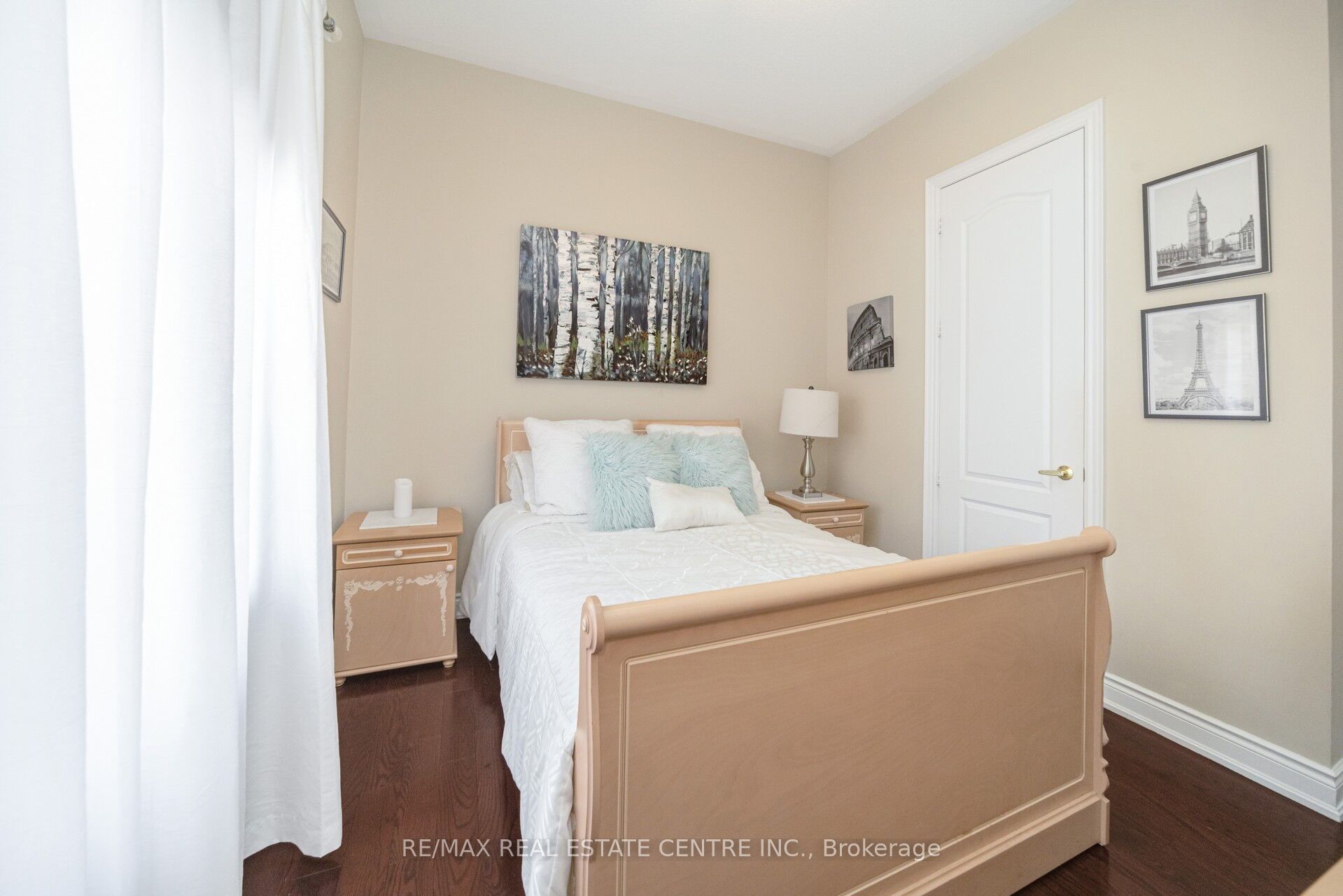 10 Eiffel Boulevard Property Photo 28