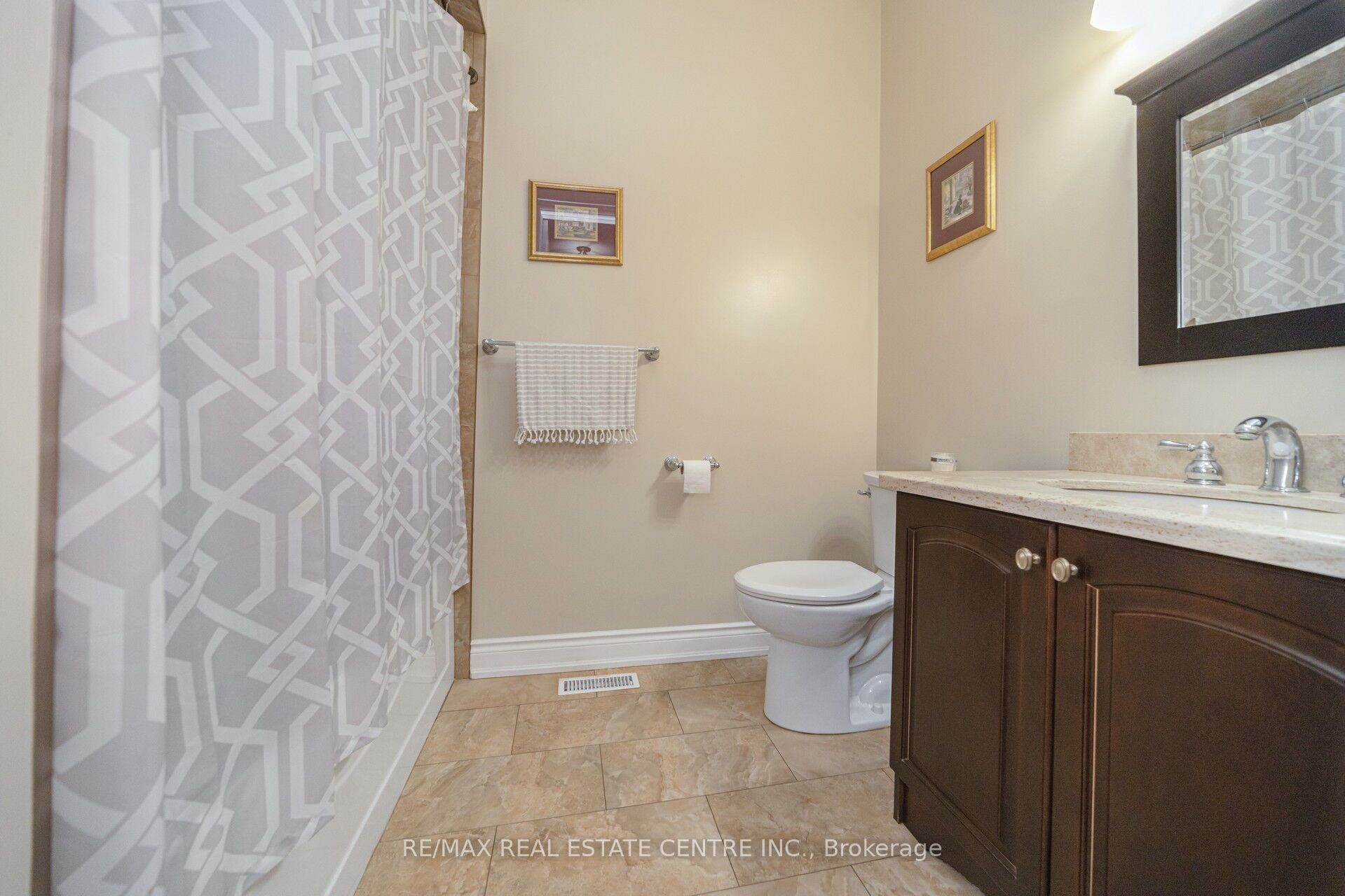 10 Eiffel Boulevard Property Photo 29