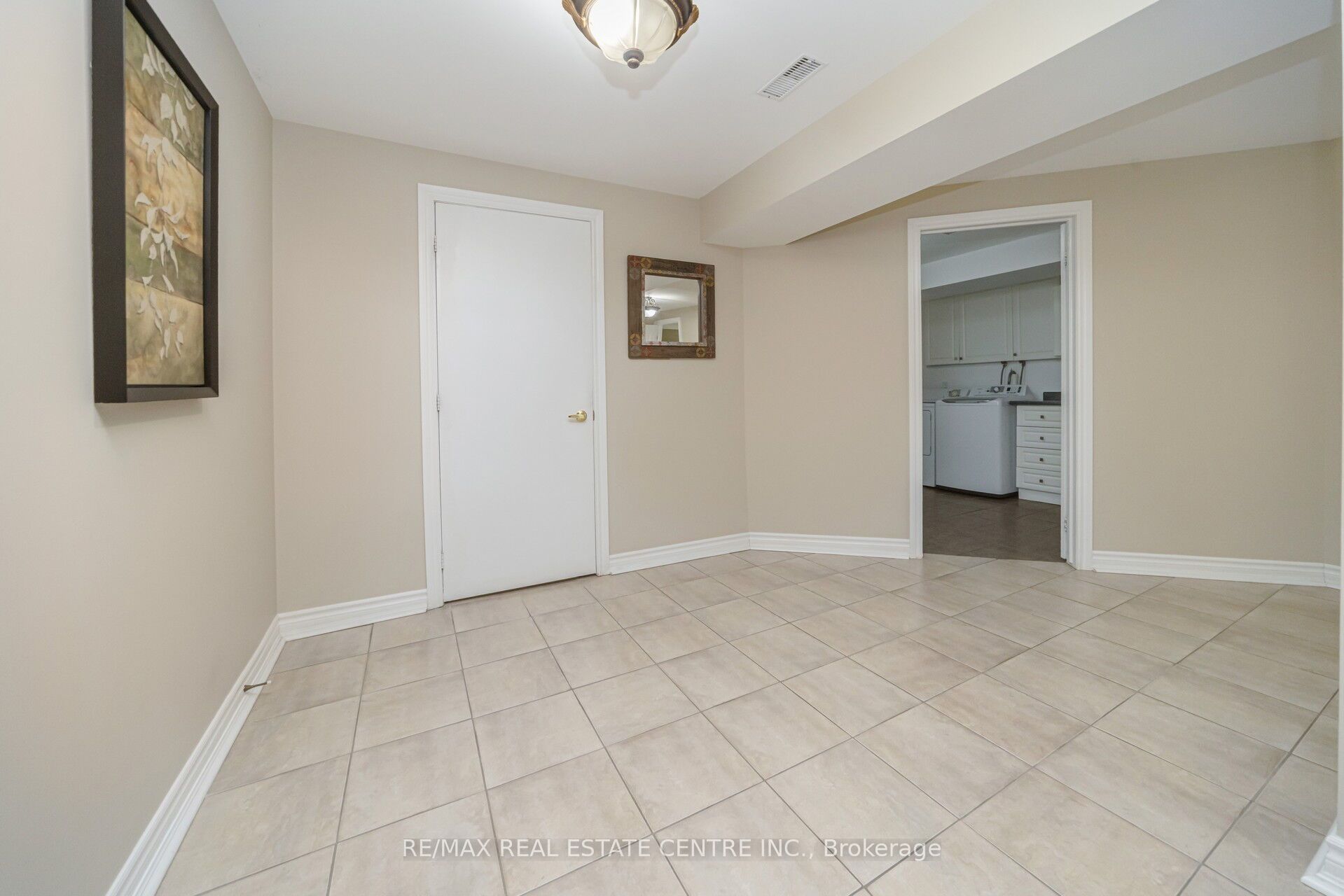 10 Eiffel Boulevard Property Photo 31