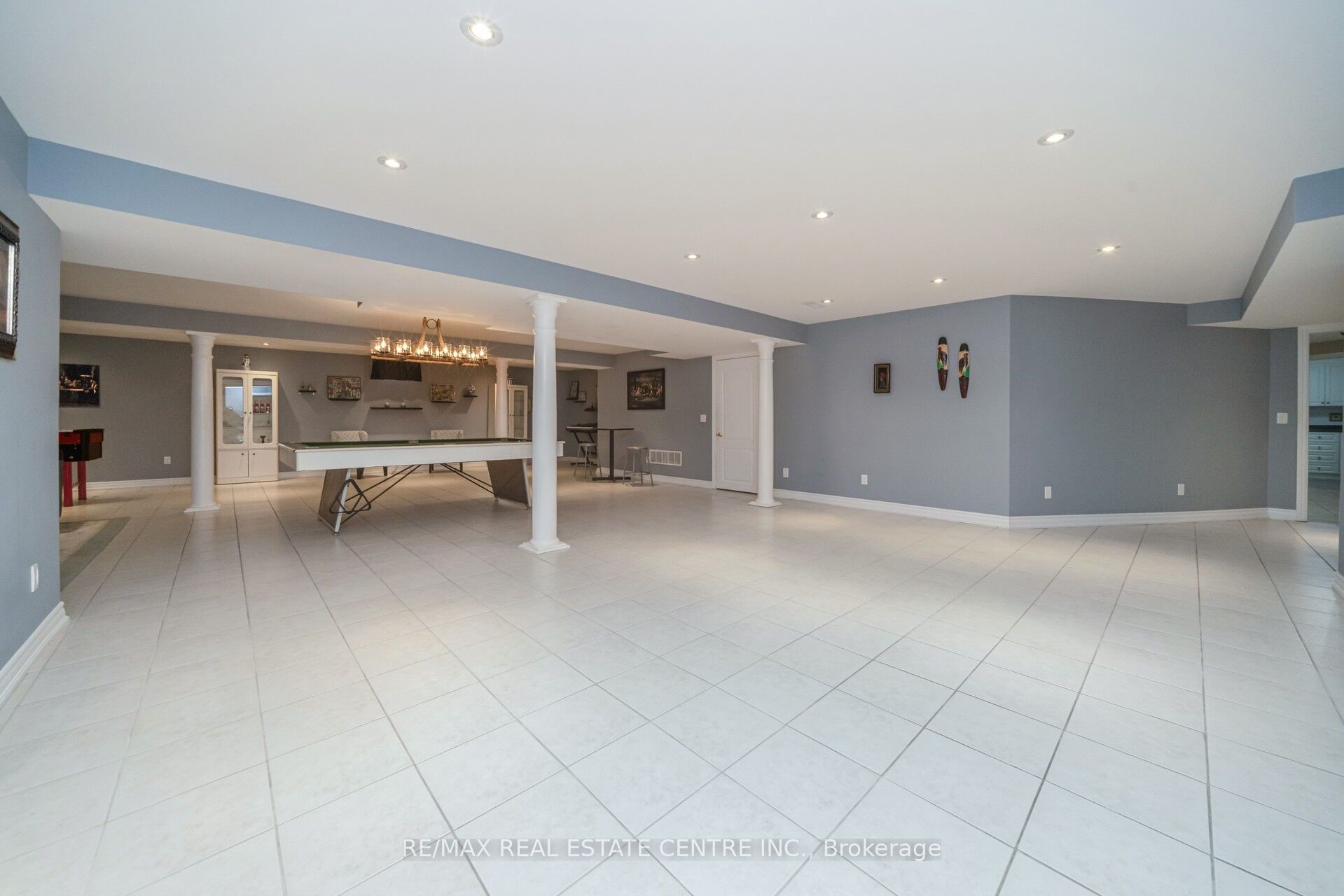 10 Eiffel Boulevard Property Photo 33