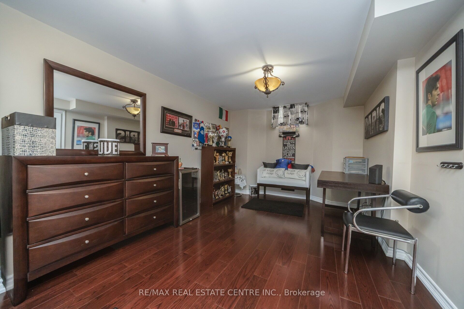 10 Eiffel Boulevard Property Photo 37