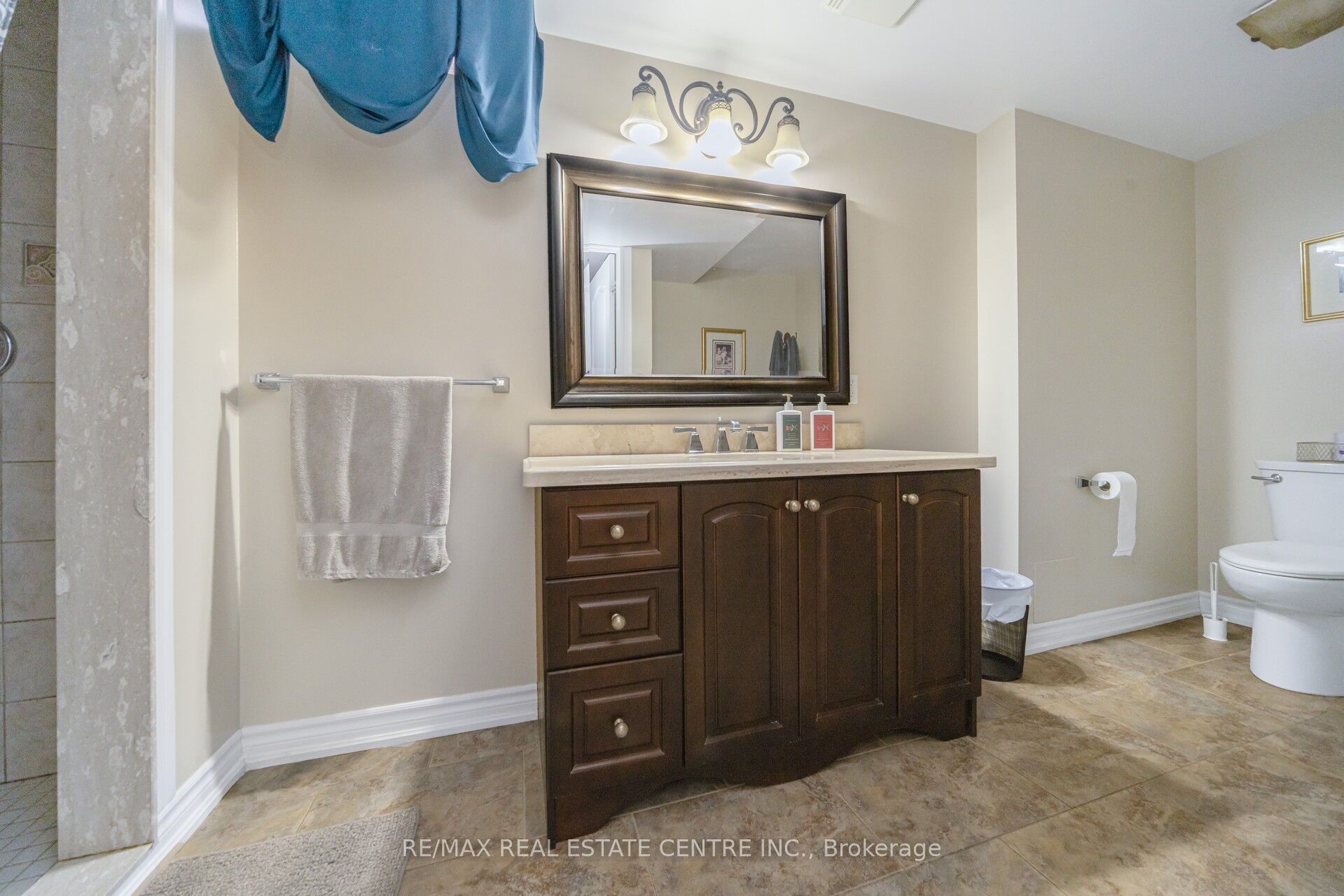 10 Eiffel Boulevard Property Photo 38