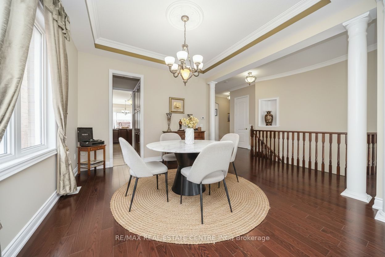 10 Eiffel Boulevard Property Photo 42