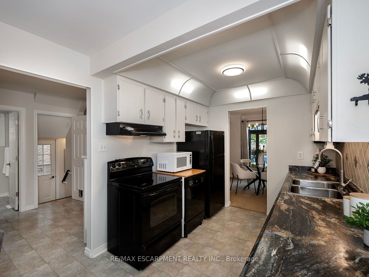 74 Maiden Lane Property Photo 19