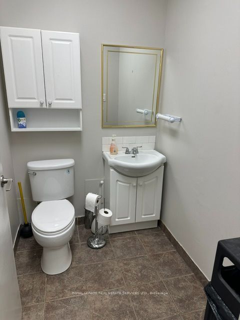 235 Lakeshore Road E 200 Property Photo 6