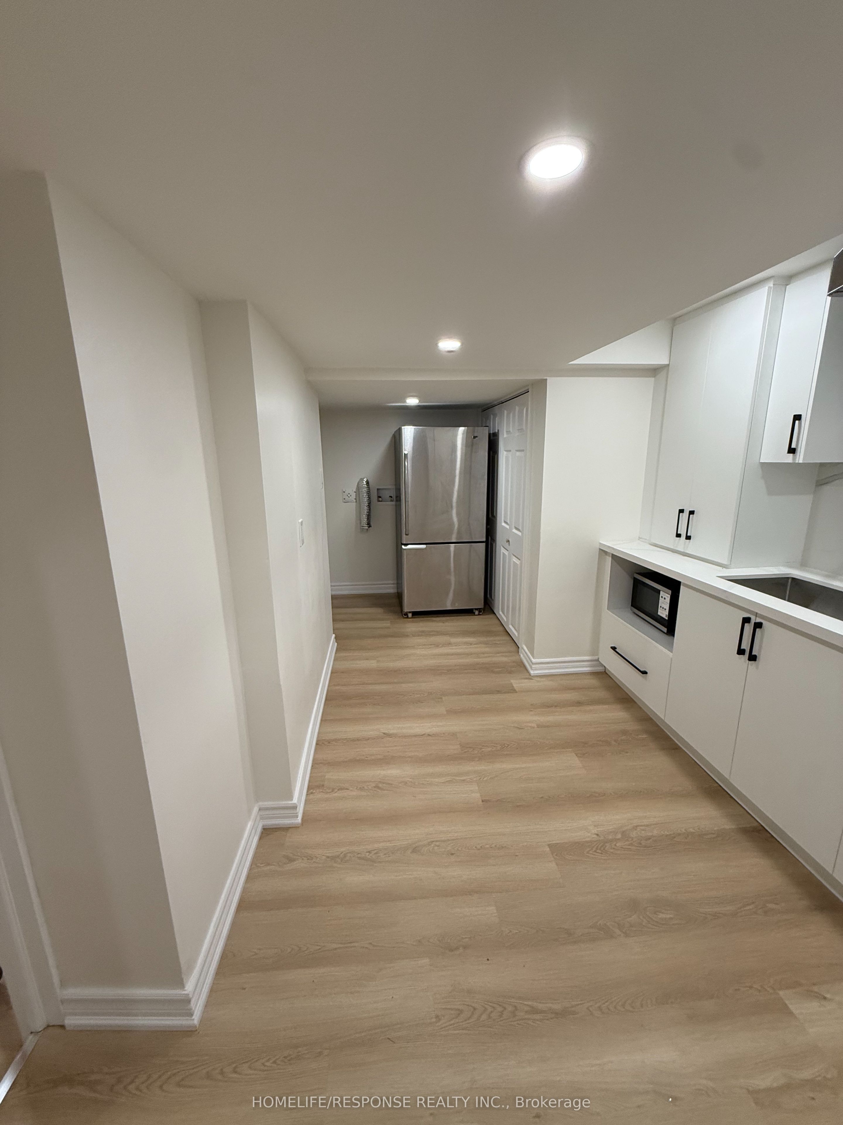 208 Lake Promenade Property Photo 3