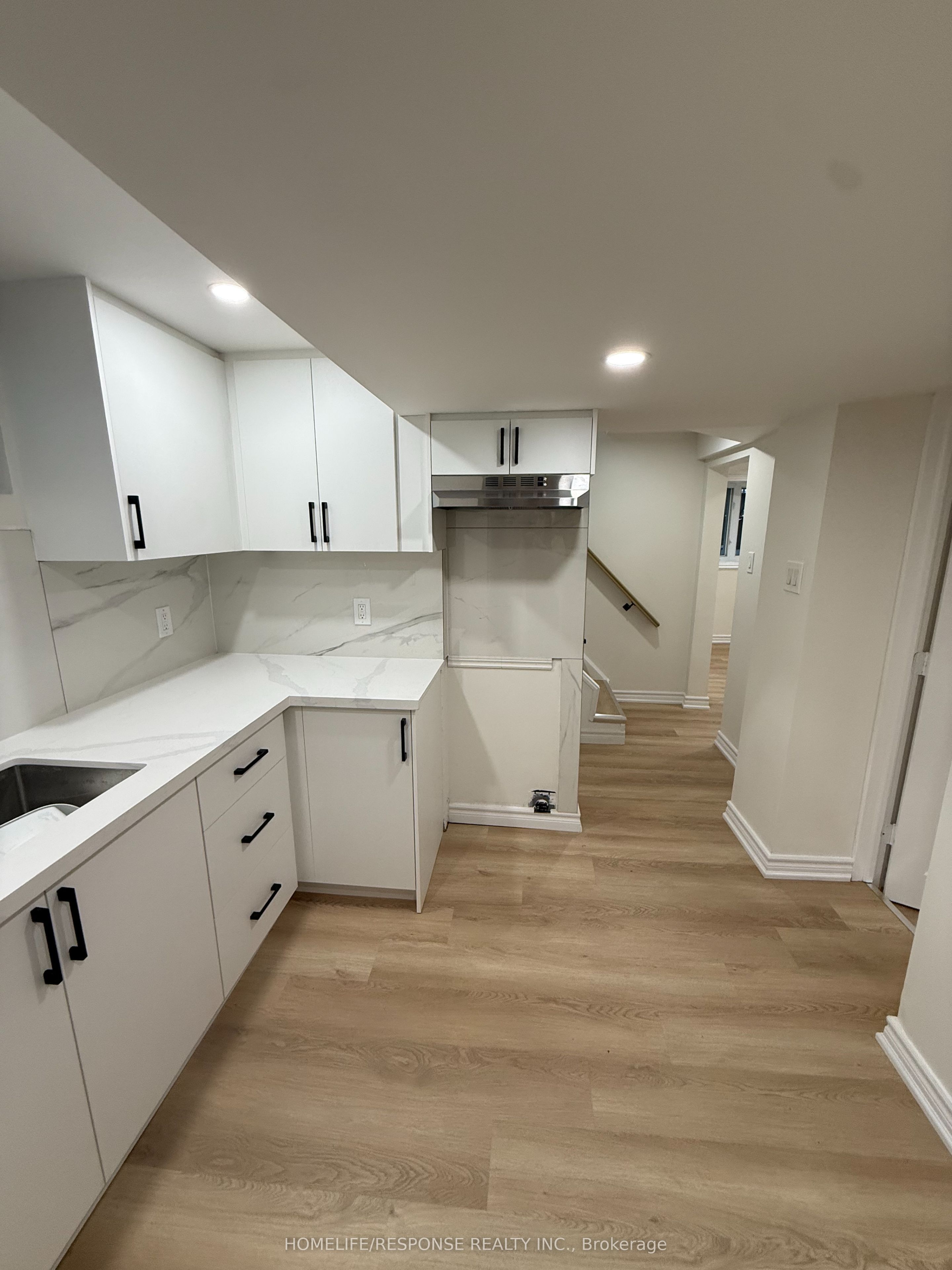 208 Lake Promenade Property Photo 5