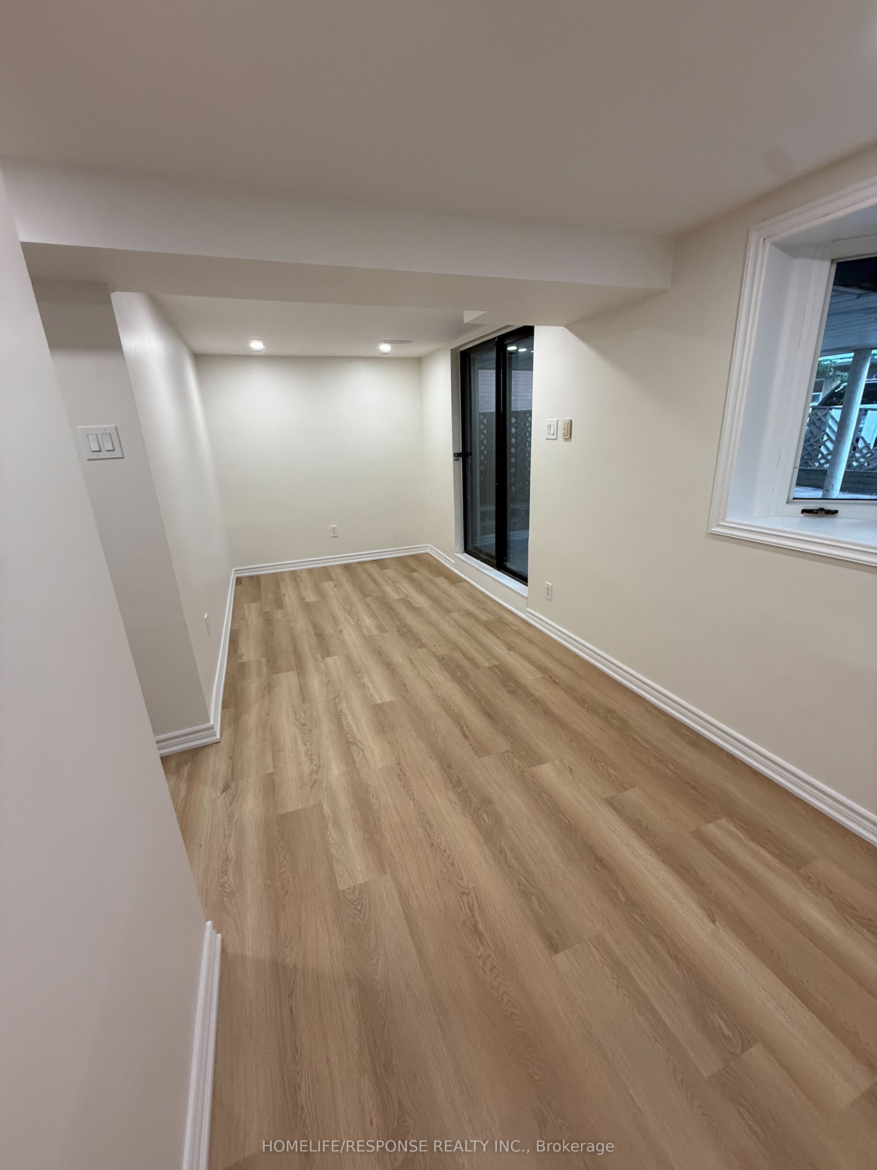 208 Lake Promenade Property Photo 7