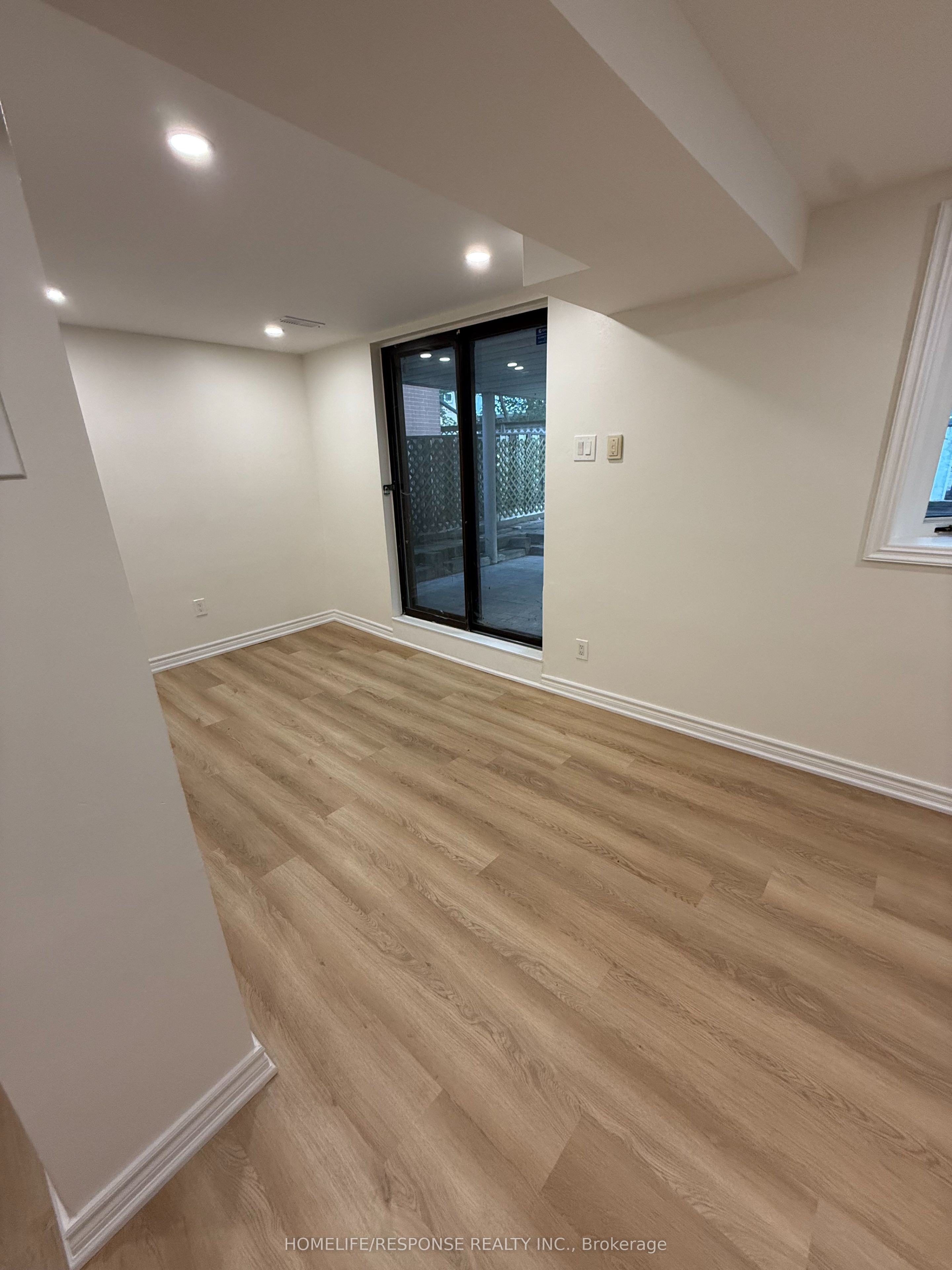 208 Lake Promenade Property Photo 8