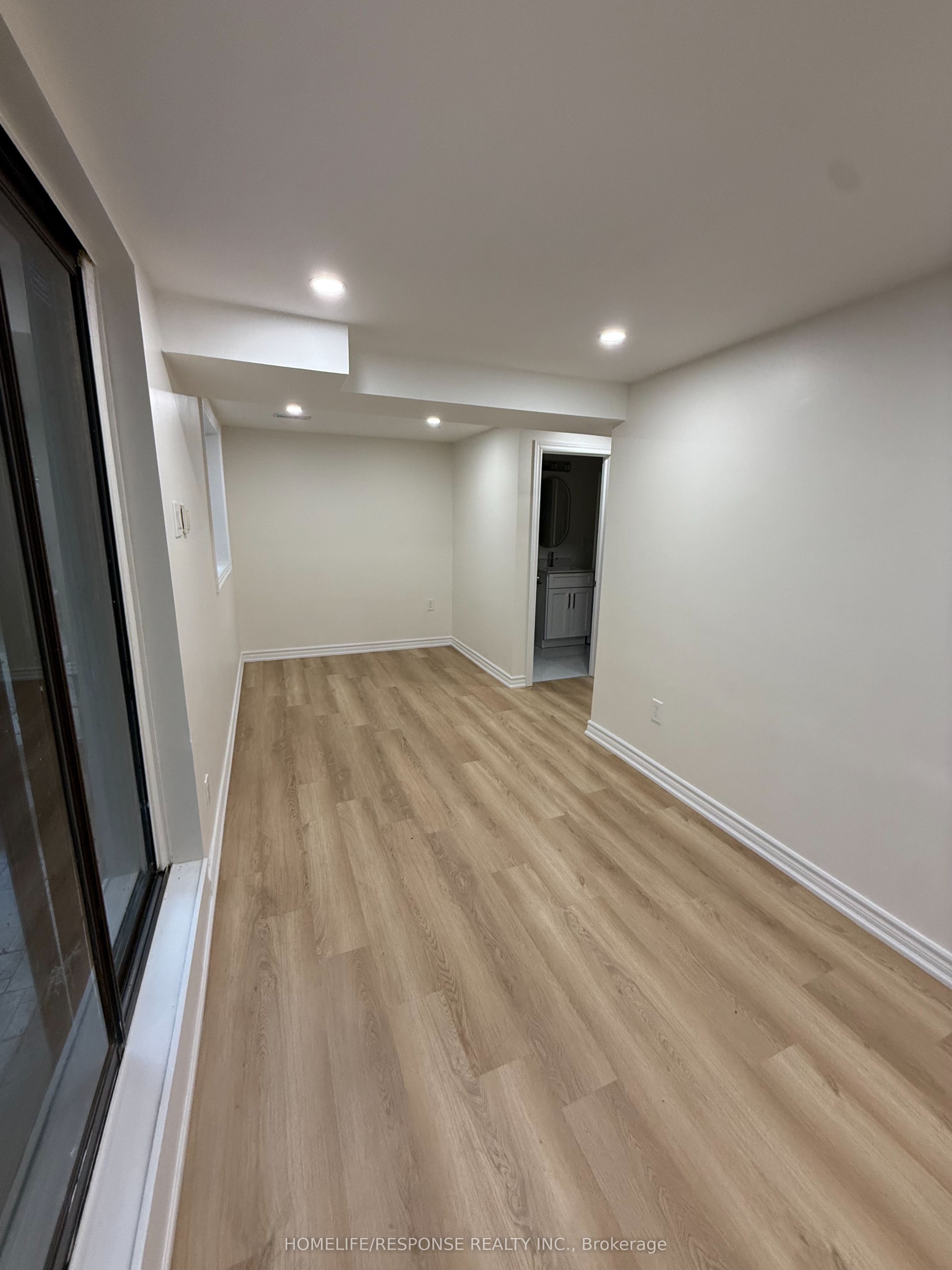 208 Lake Promenade Property Photo 9