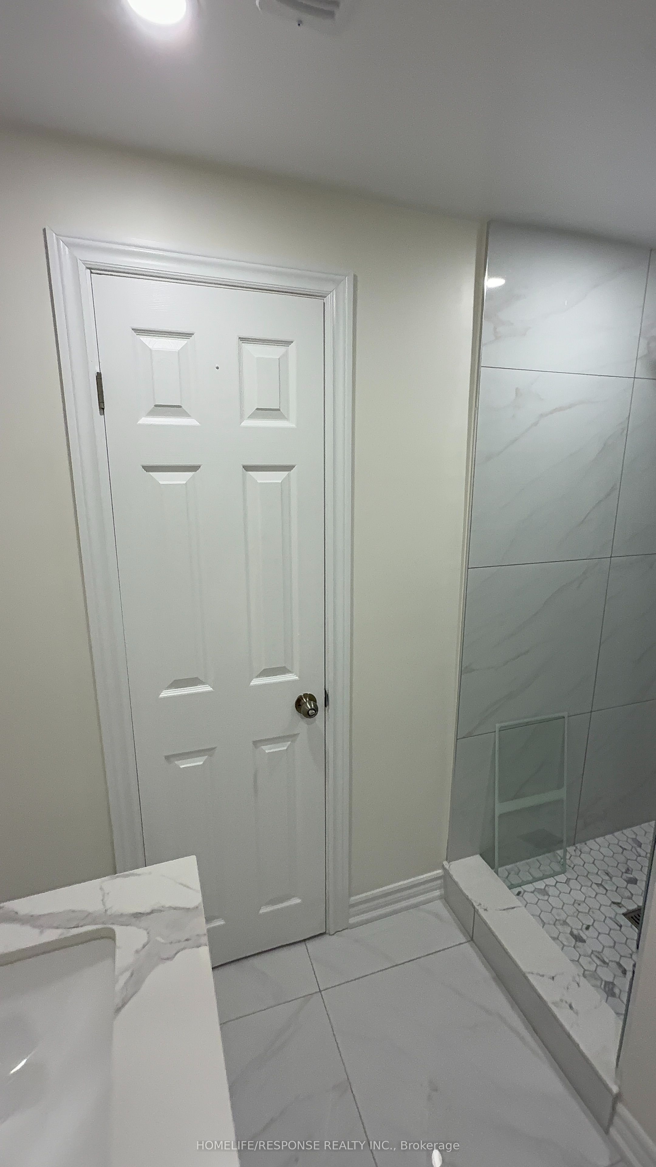 208 Lake Promenade Property Photo 14