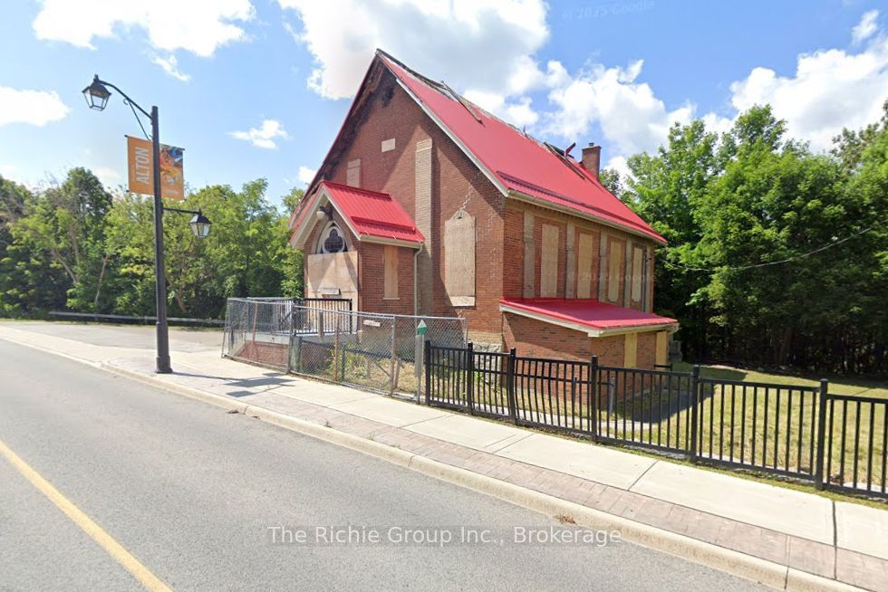 1532 Queen Street Property Photo 1