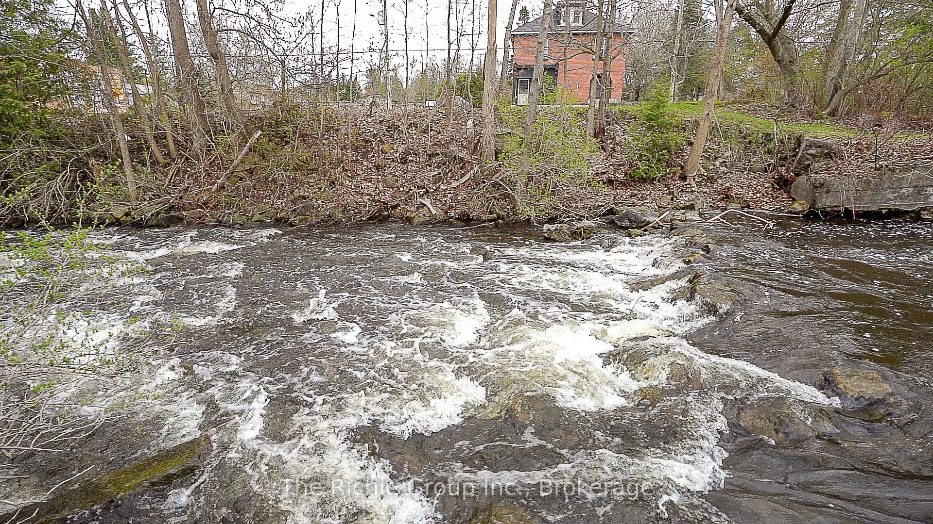 1532 Queen Street Property Photo 1