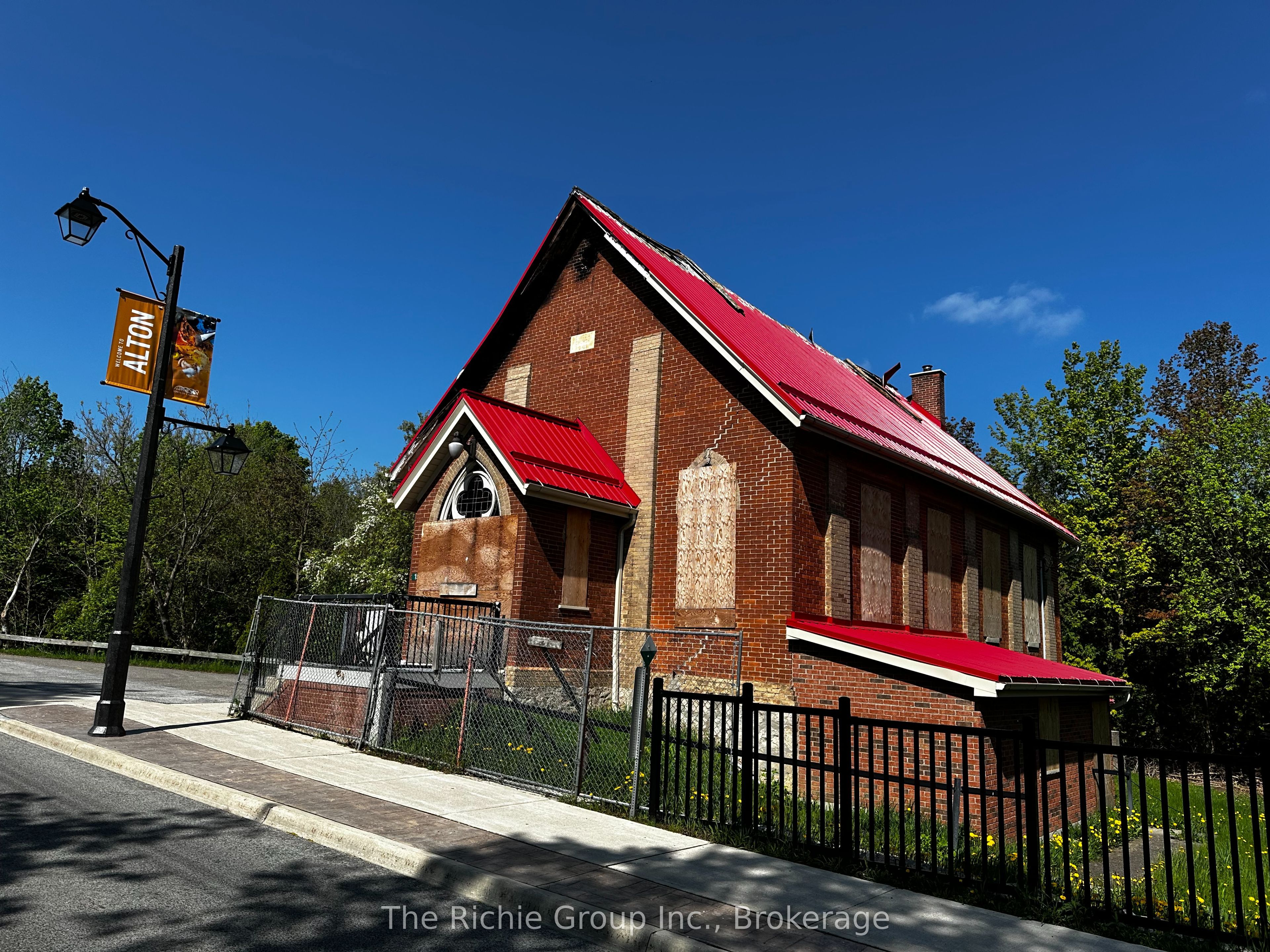 1532 Queen Street Property Photo 3