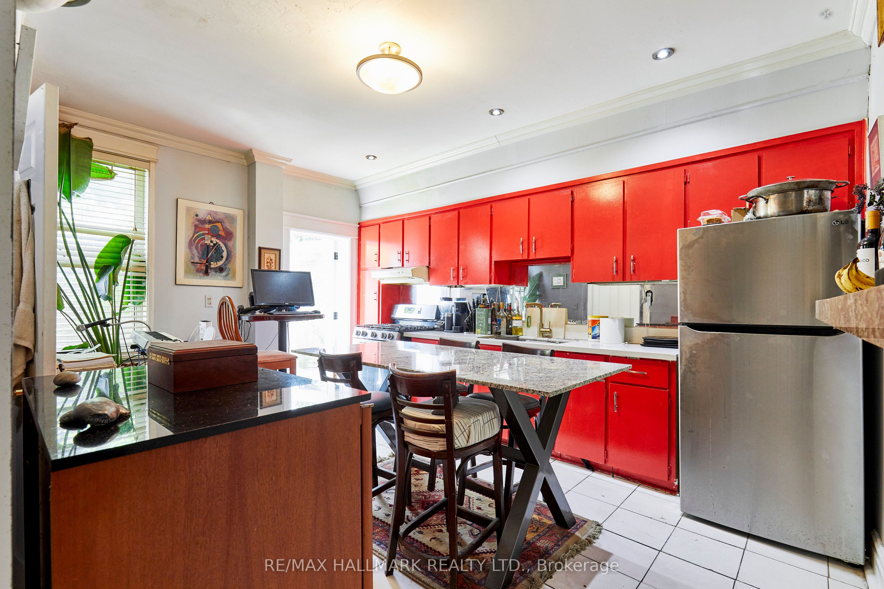 837 Gladstone Avenue Property Photo 7