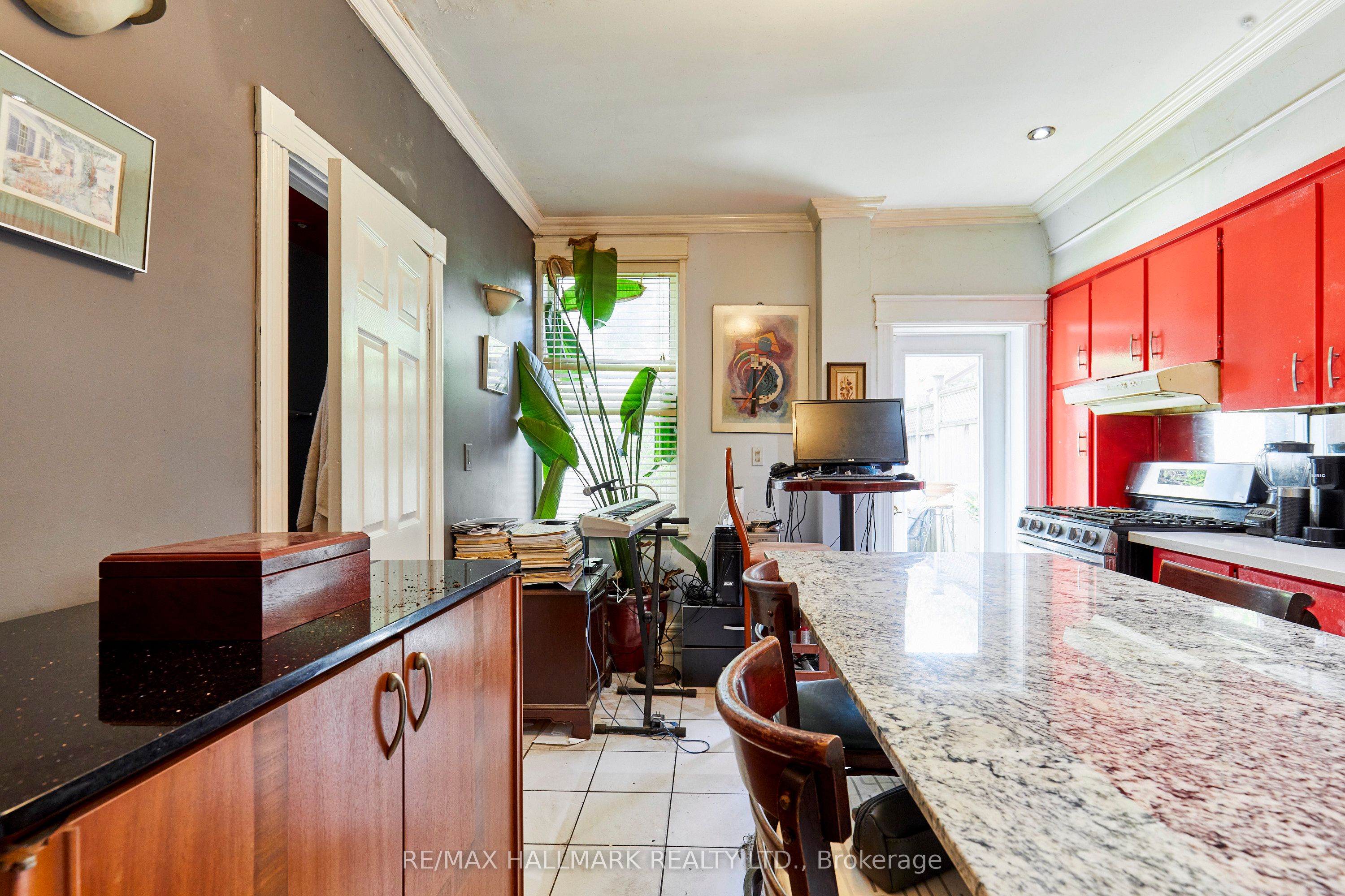 837 Gladstone Avenue Property Photo 8