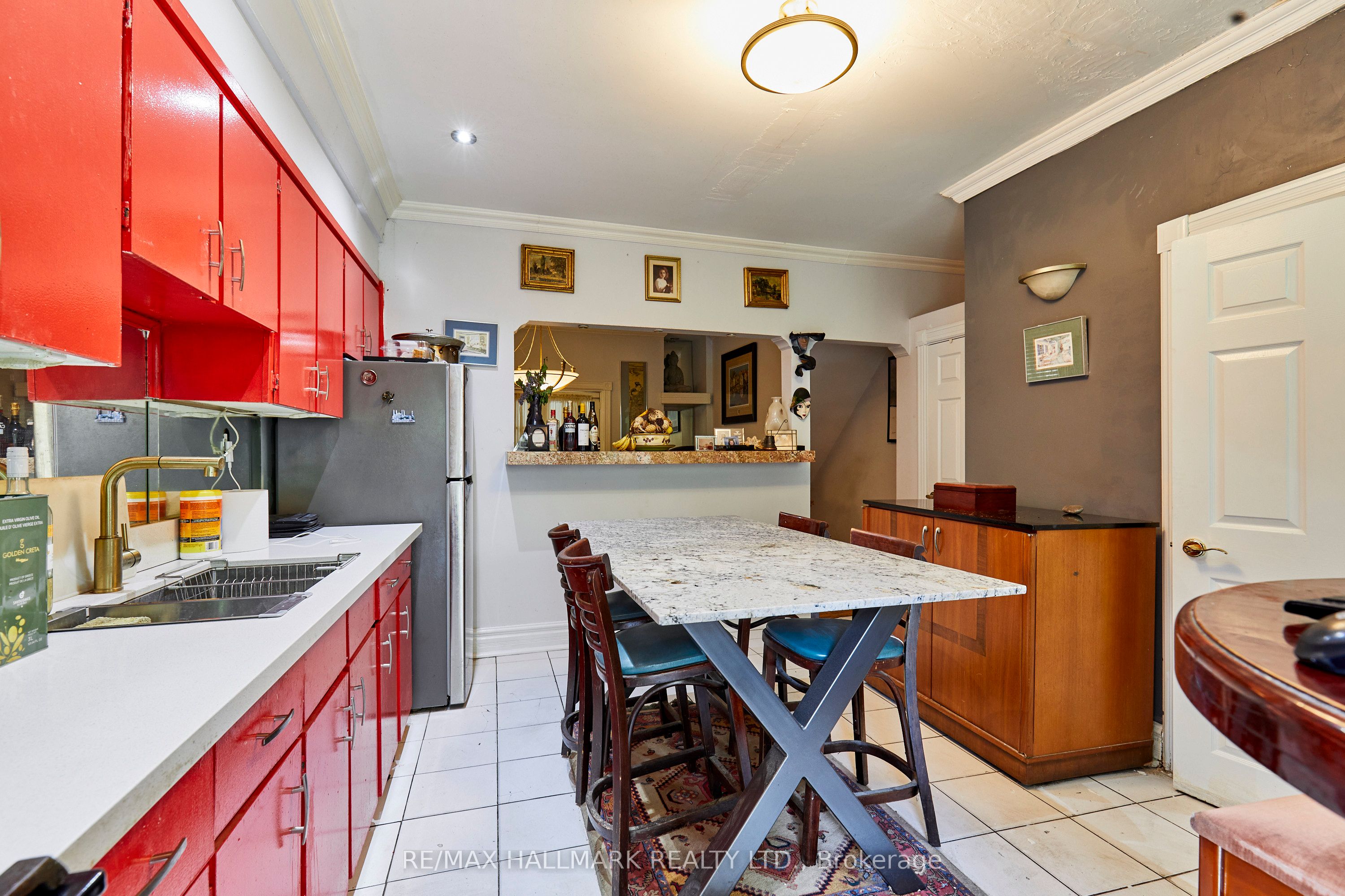 837 Gladstone Avenue Property Photo 9