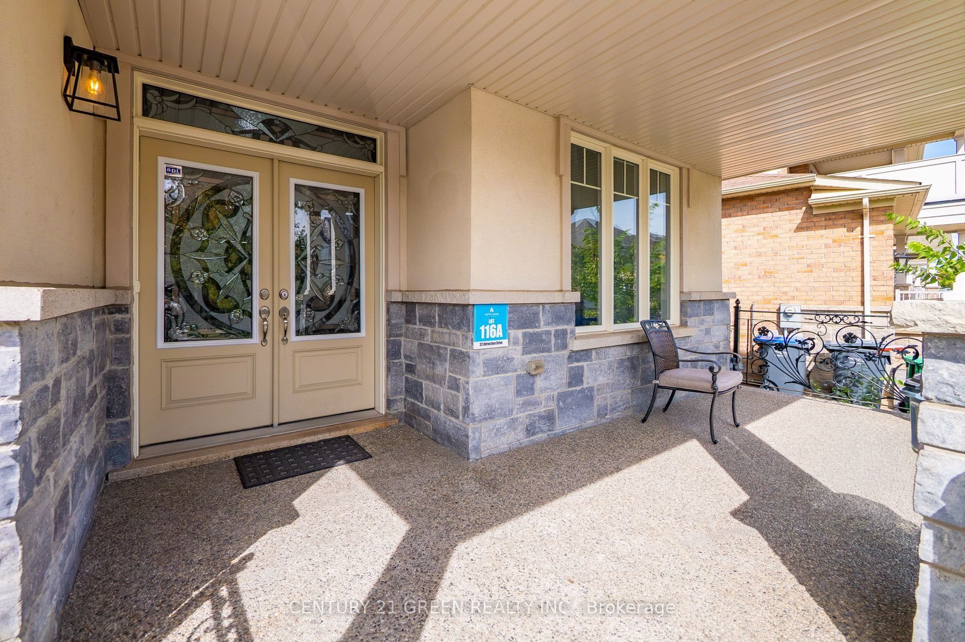 32 Attraction Drive Property Photo 3