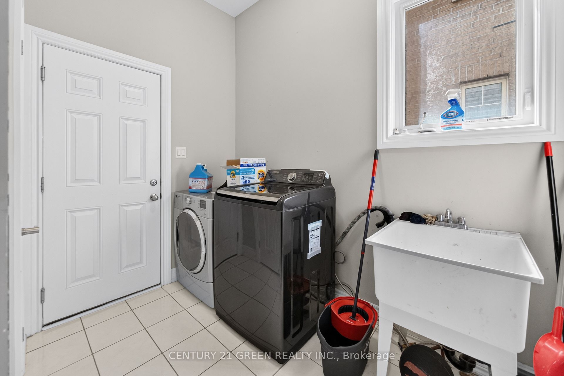 32 Attraction Drive Property Photo 25