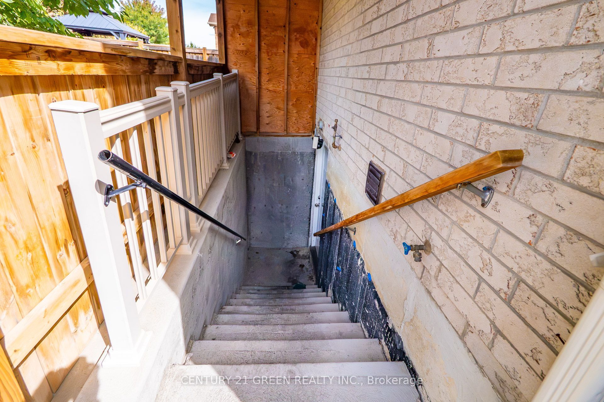 32 Attraction Drive Property Photo 26