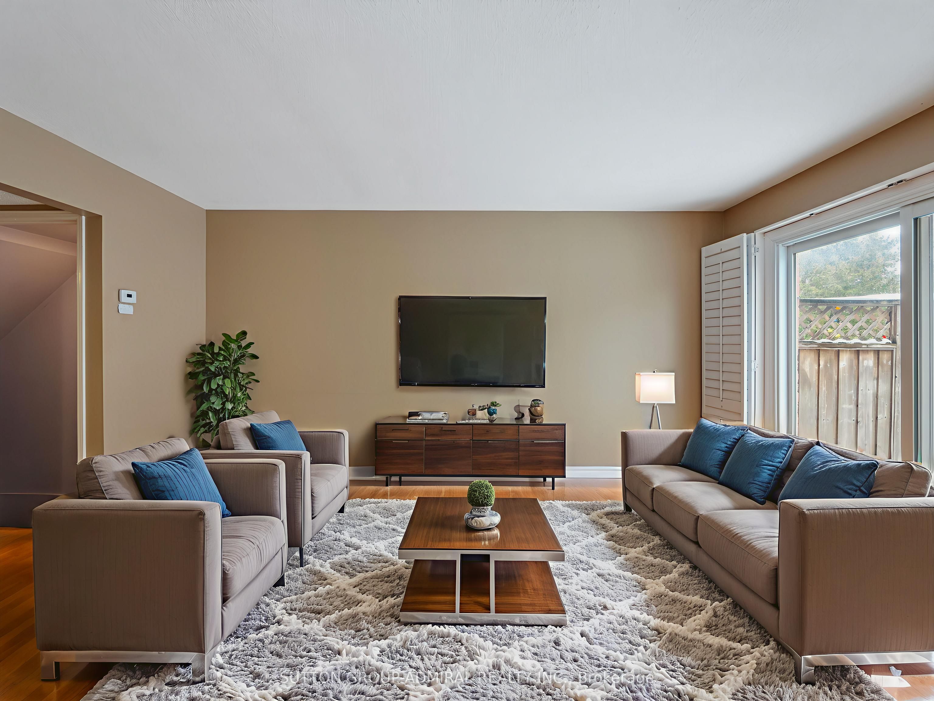 385 The East Mall #60 Property Photo 1