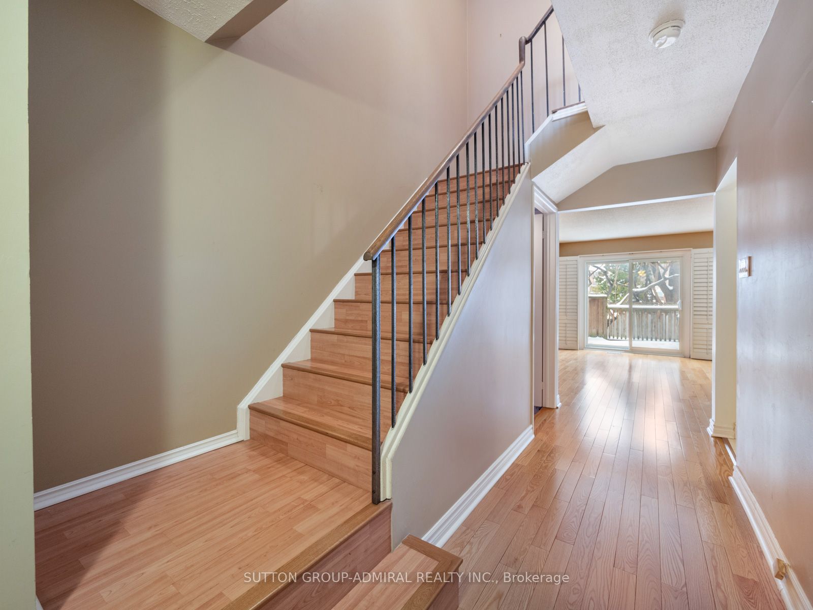 385 The East Mall #60 Property Photo 3