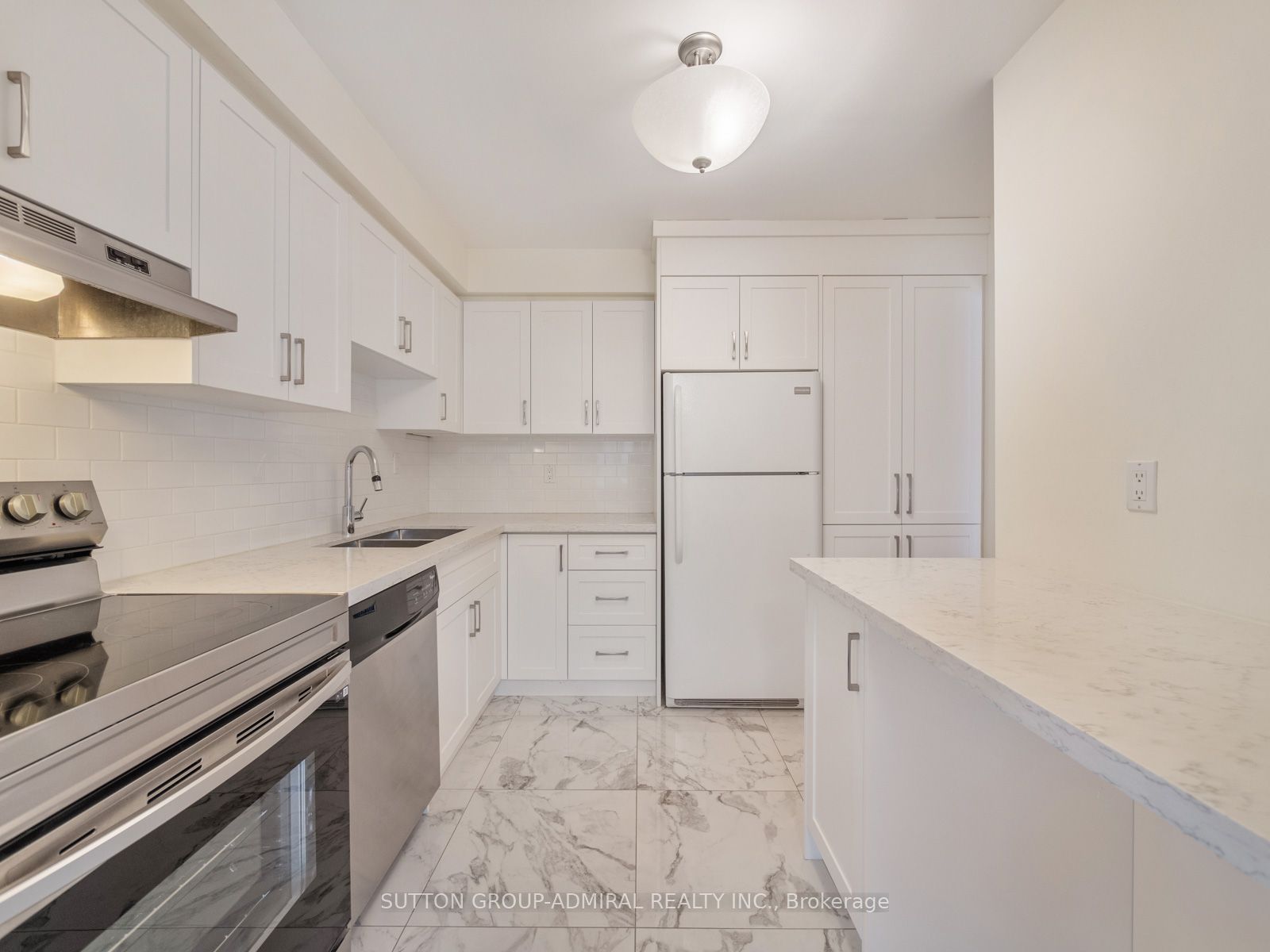 385 The East Mall #60 Property Photo 8