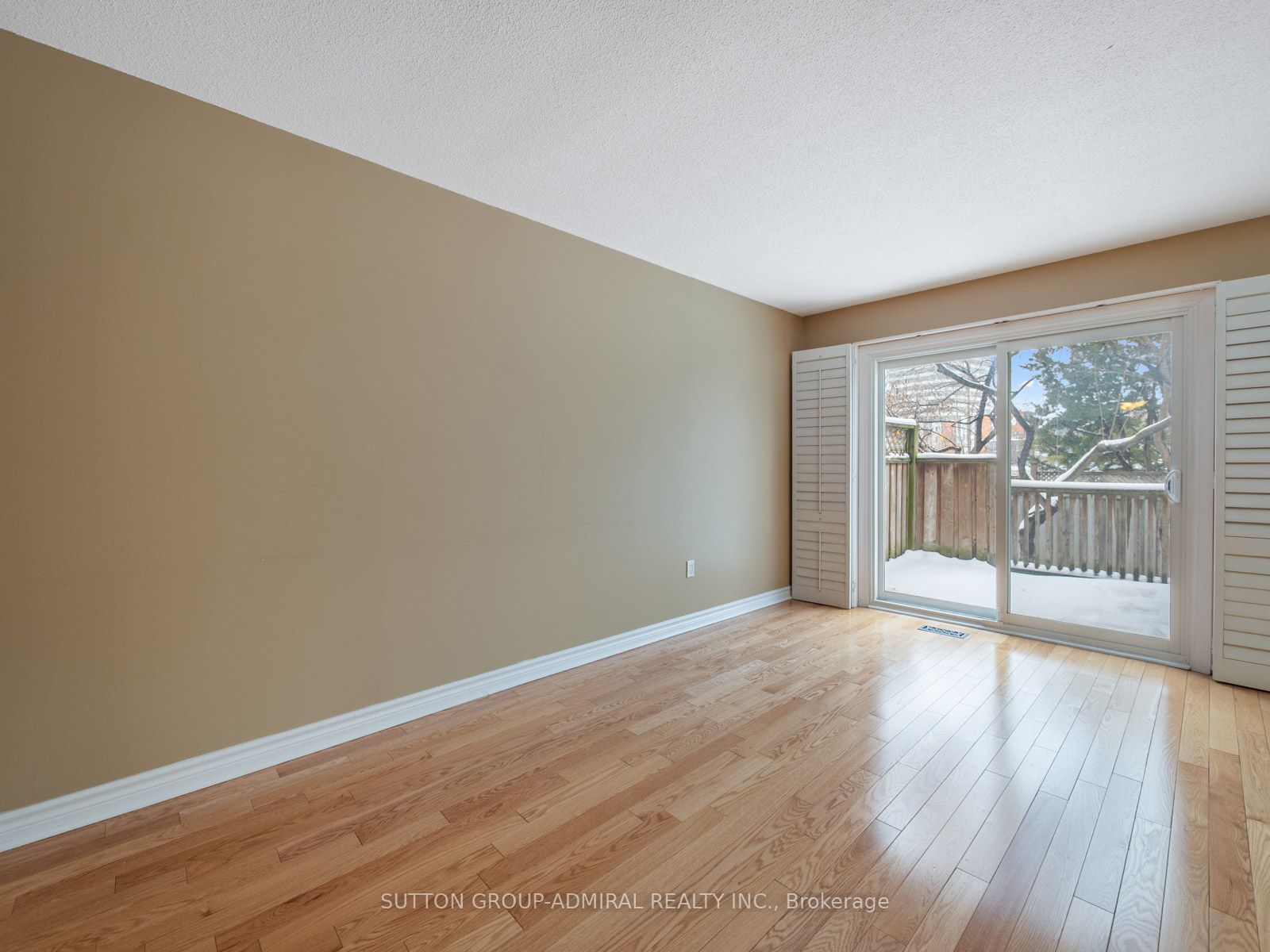 385 The East Mall #60 Property Photo 11
