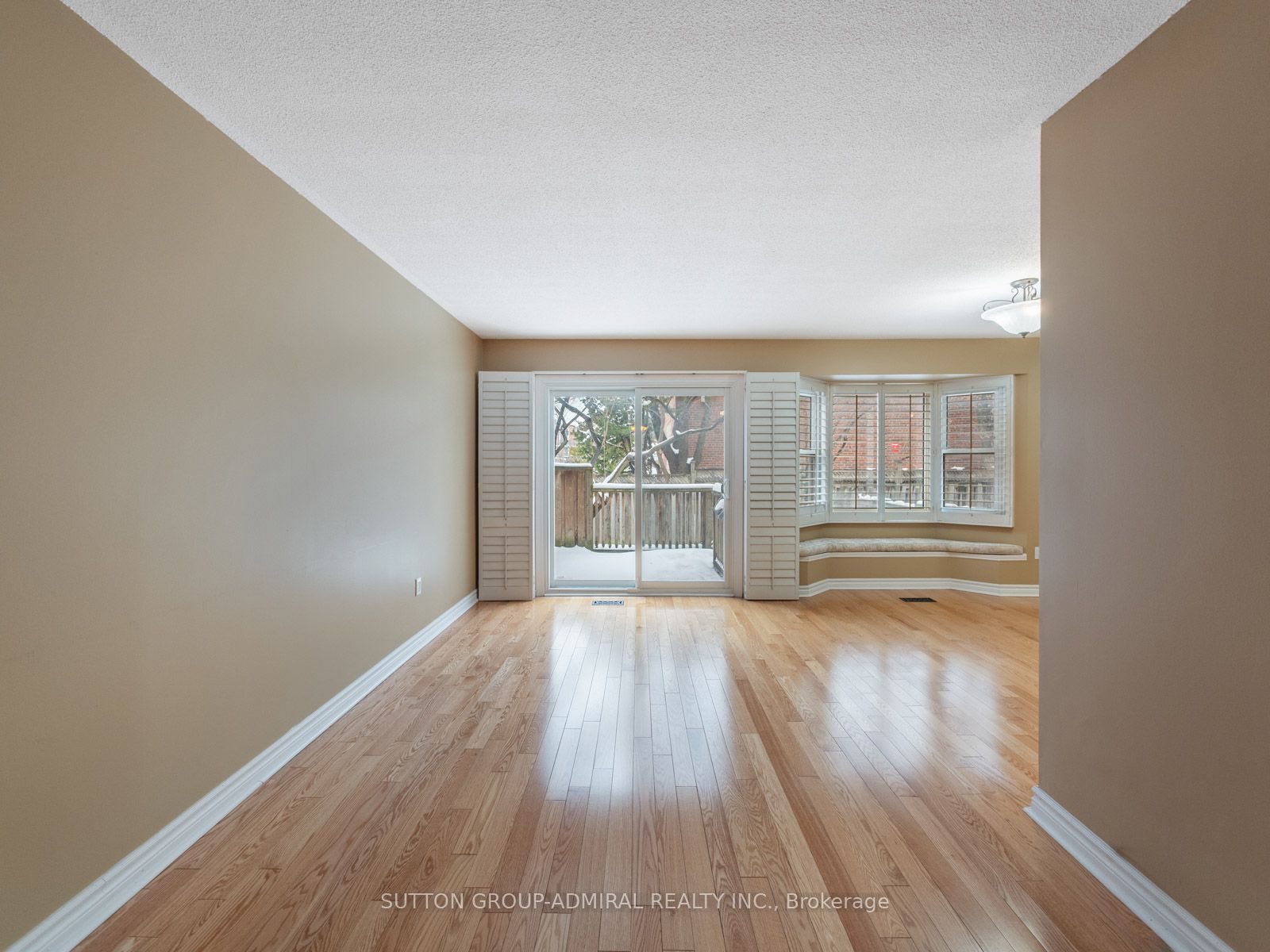385 The East Mall #60 Property Photo 12