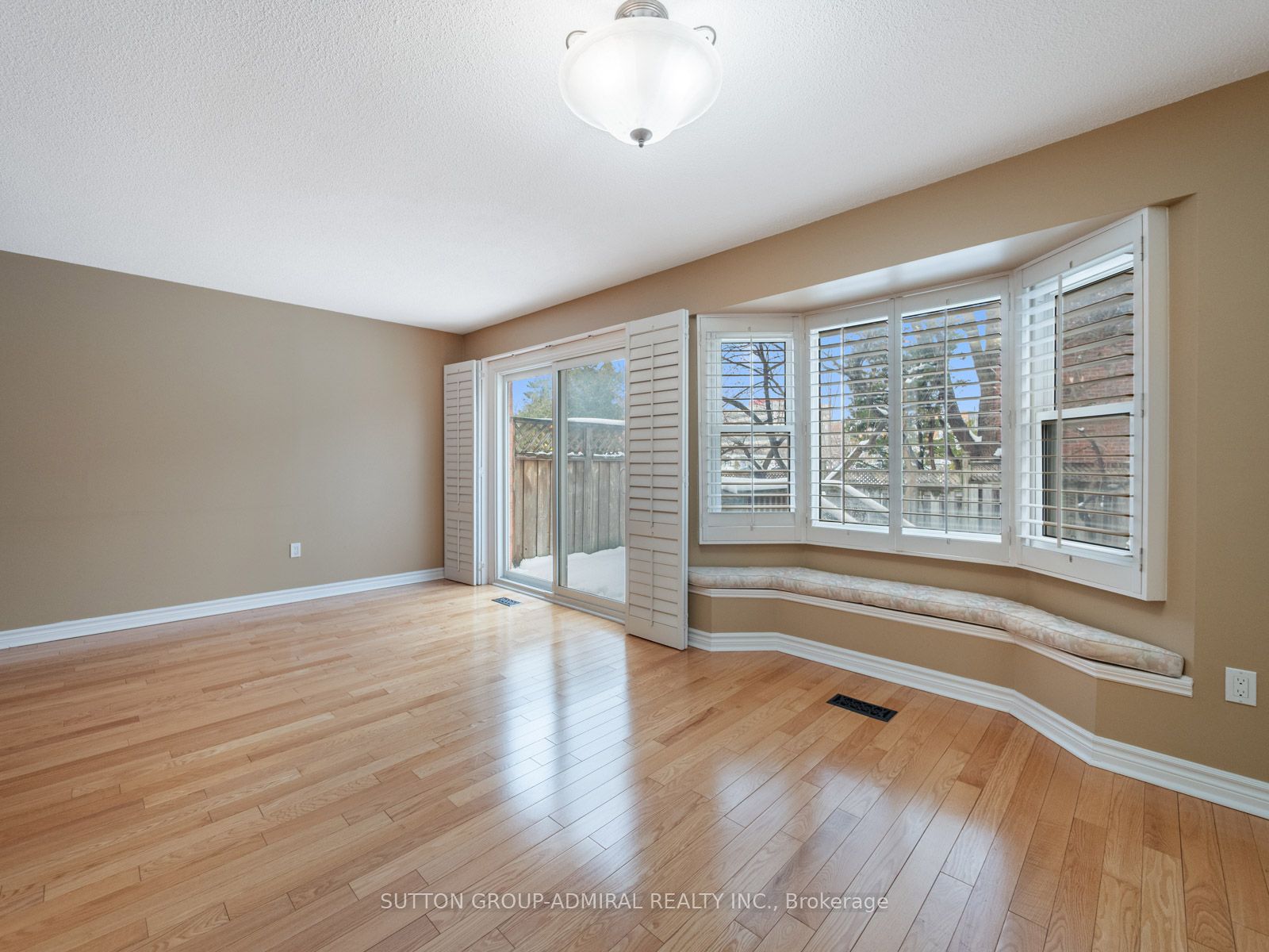 385 The East Mall #60 Property Photo 14