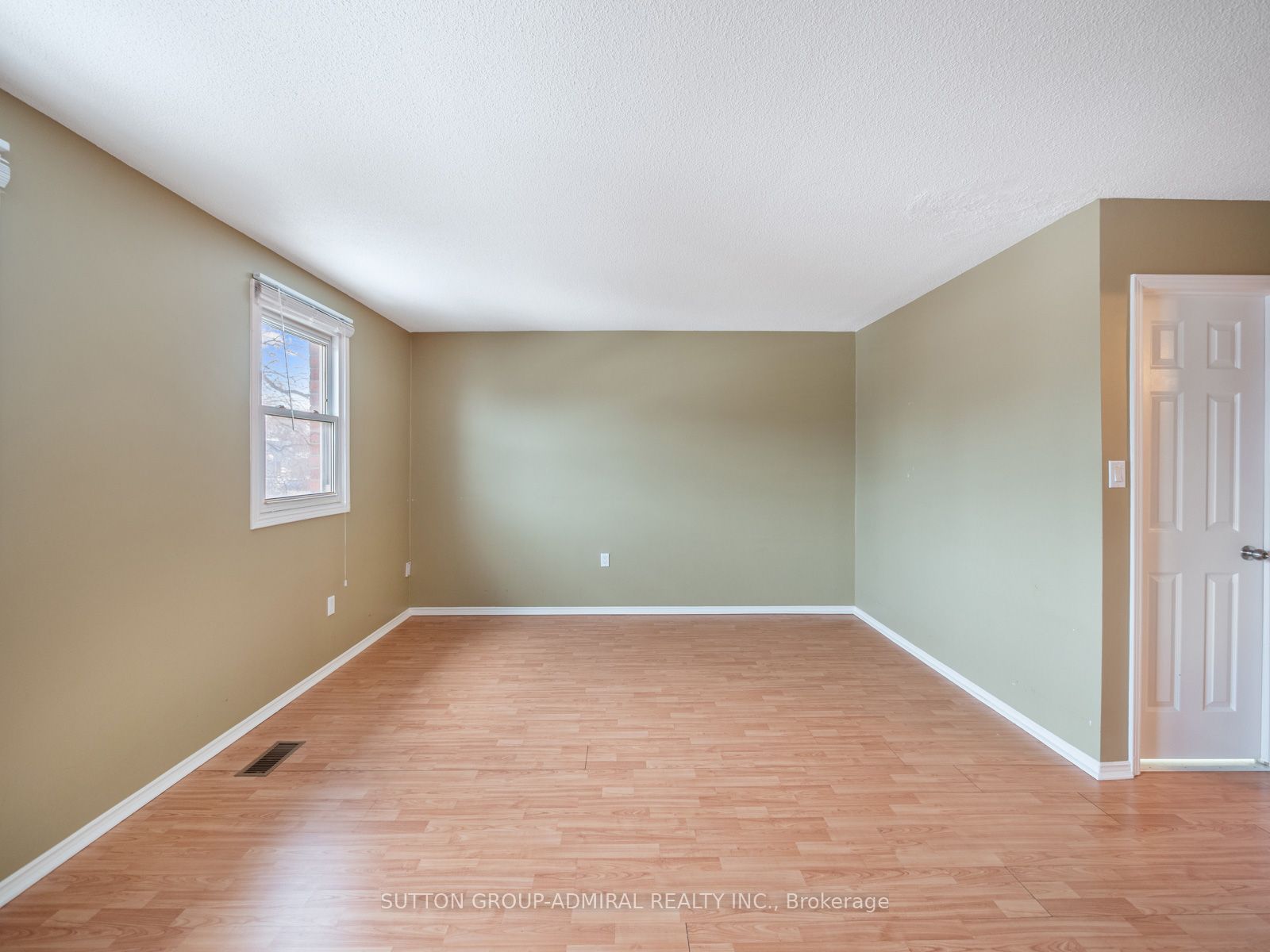 385 The East Mall #60 Property Photo 27