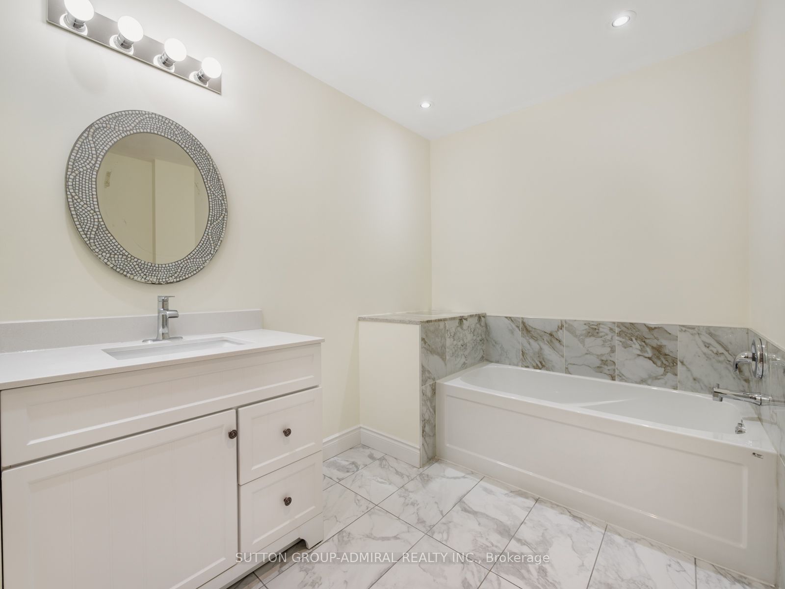 385 The East Mall #60 Property Photo 29