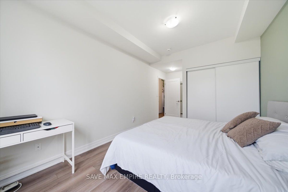 652 Cricklewood Drive 227 Property Photo 15