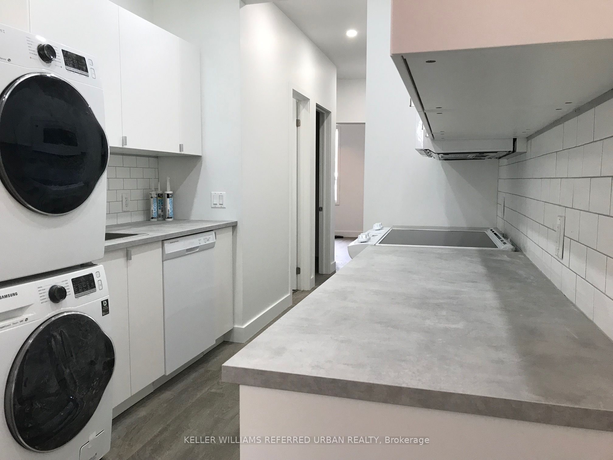 344 Bartlett Avenue N Room 2 Property Photo 2