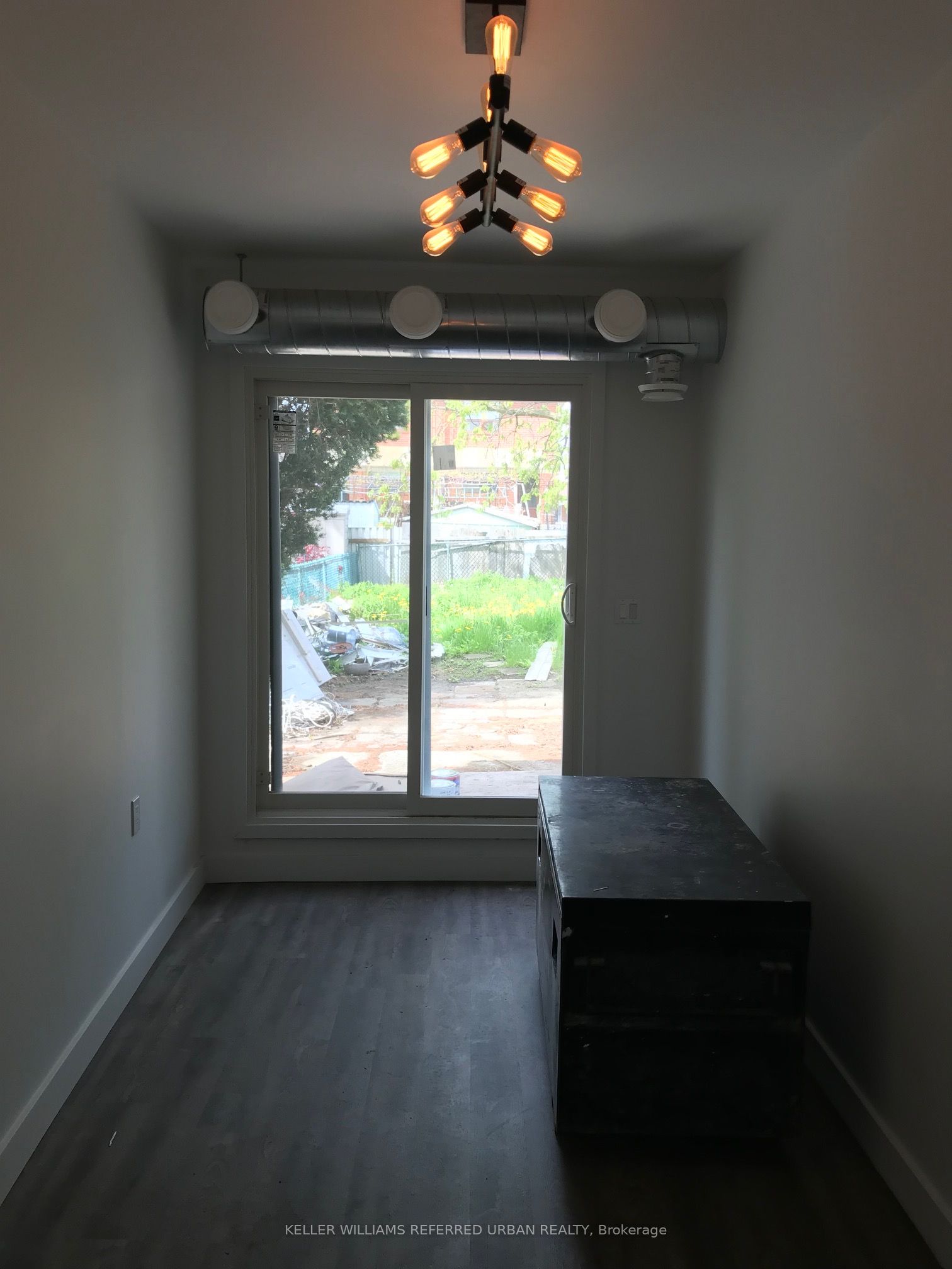344 Bartlett Avenue N Room 2 Property Photo 6