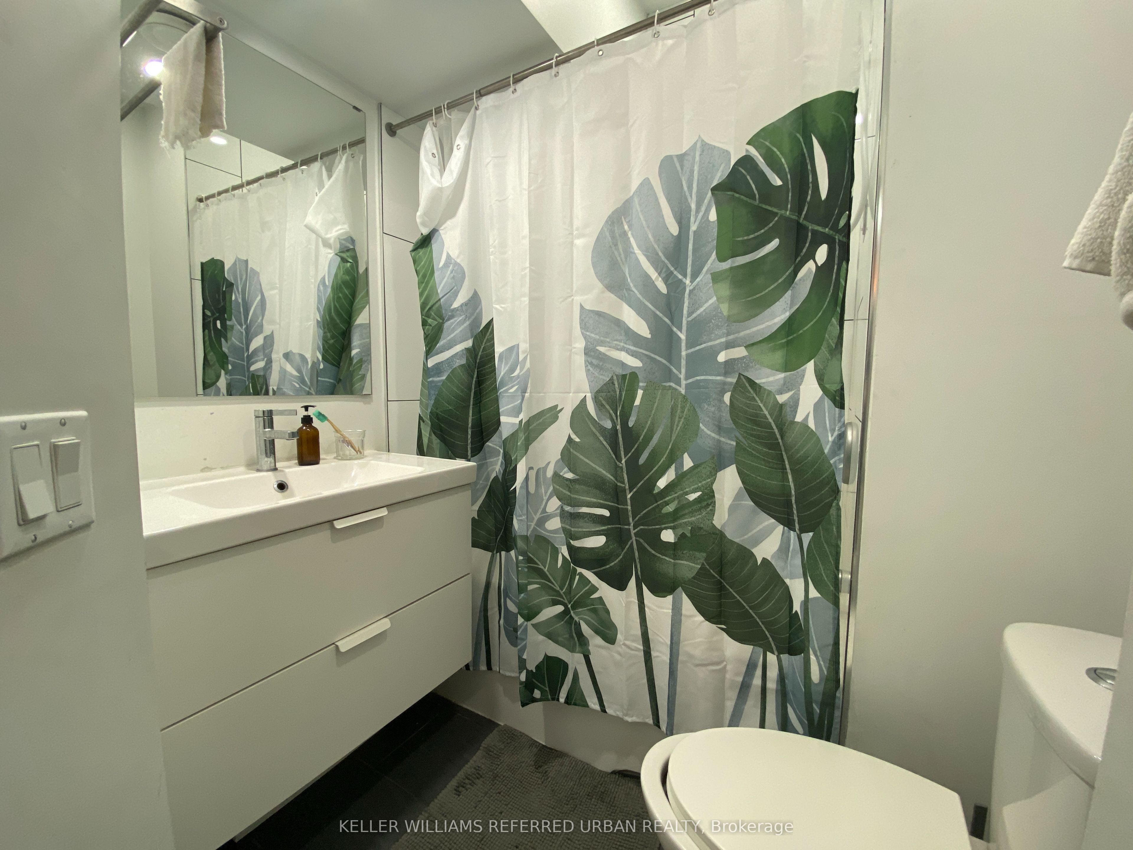 344 Bartlett Avenue N Room 2 Property Photo 11