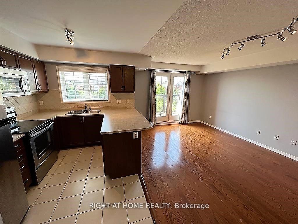 35 Hays Boulevard 10 Property Photo 8