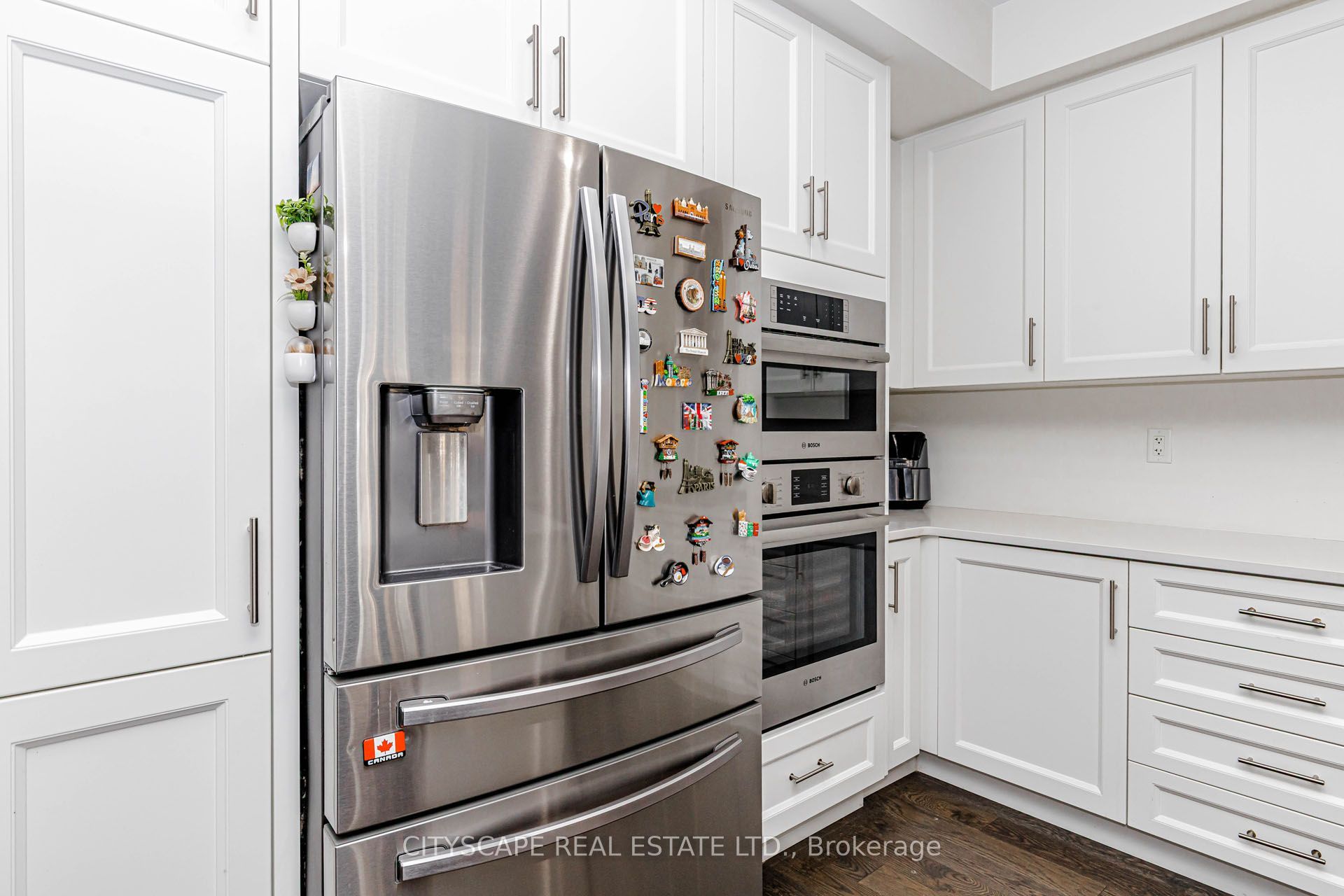 482 Bergamot Avenue Property Photo 18