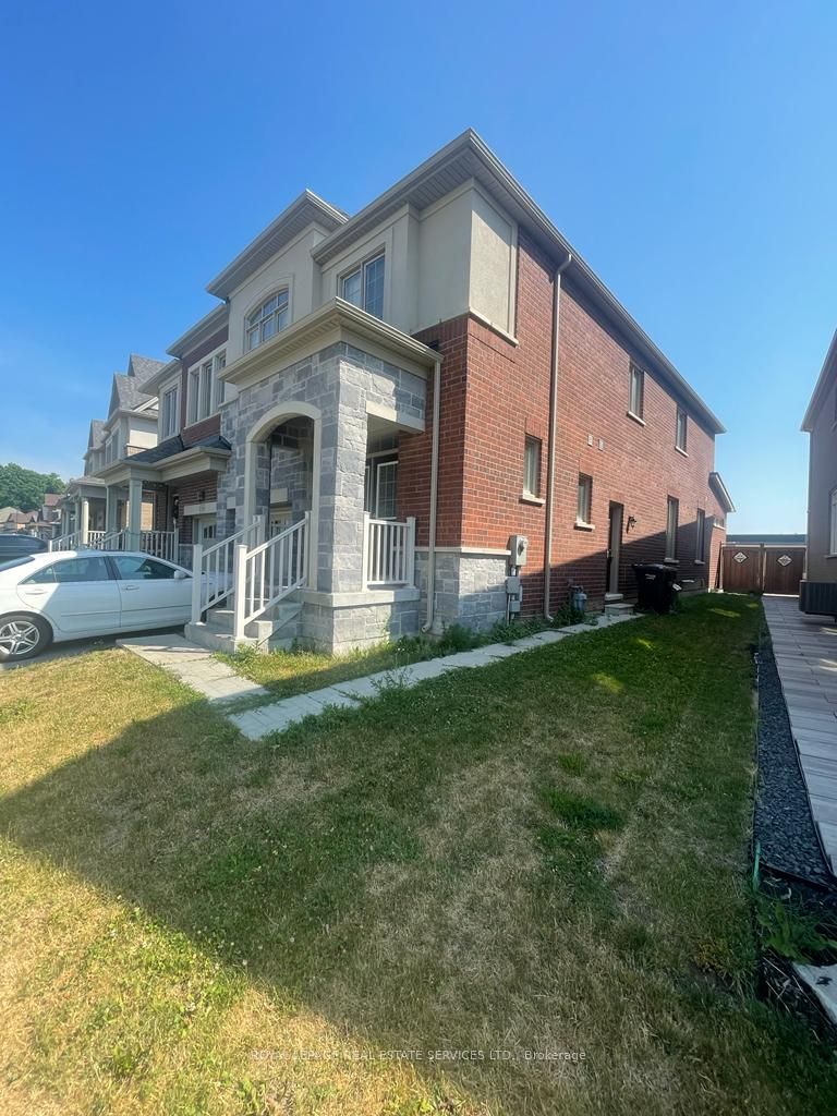 16 Little Britain Crescent Property Photo 2