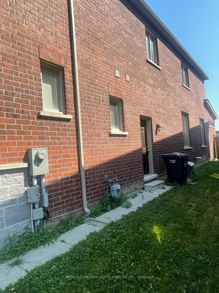 16 Little Britain Crescent Property Photo 3