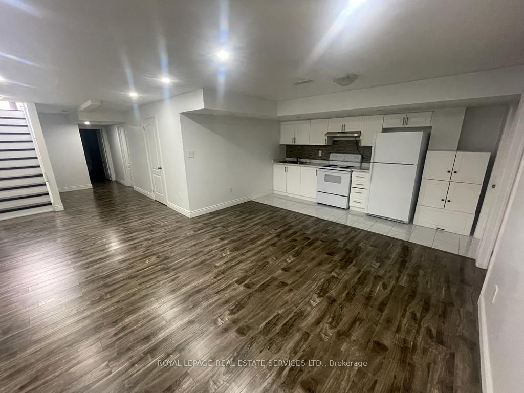 16 Little Britain Crescent Property Photo 7