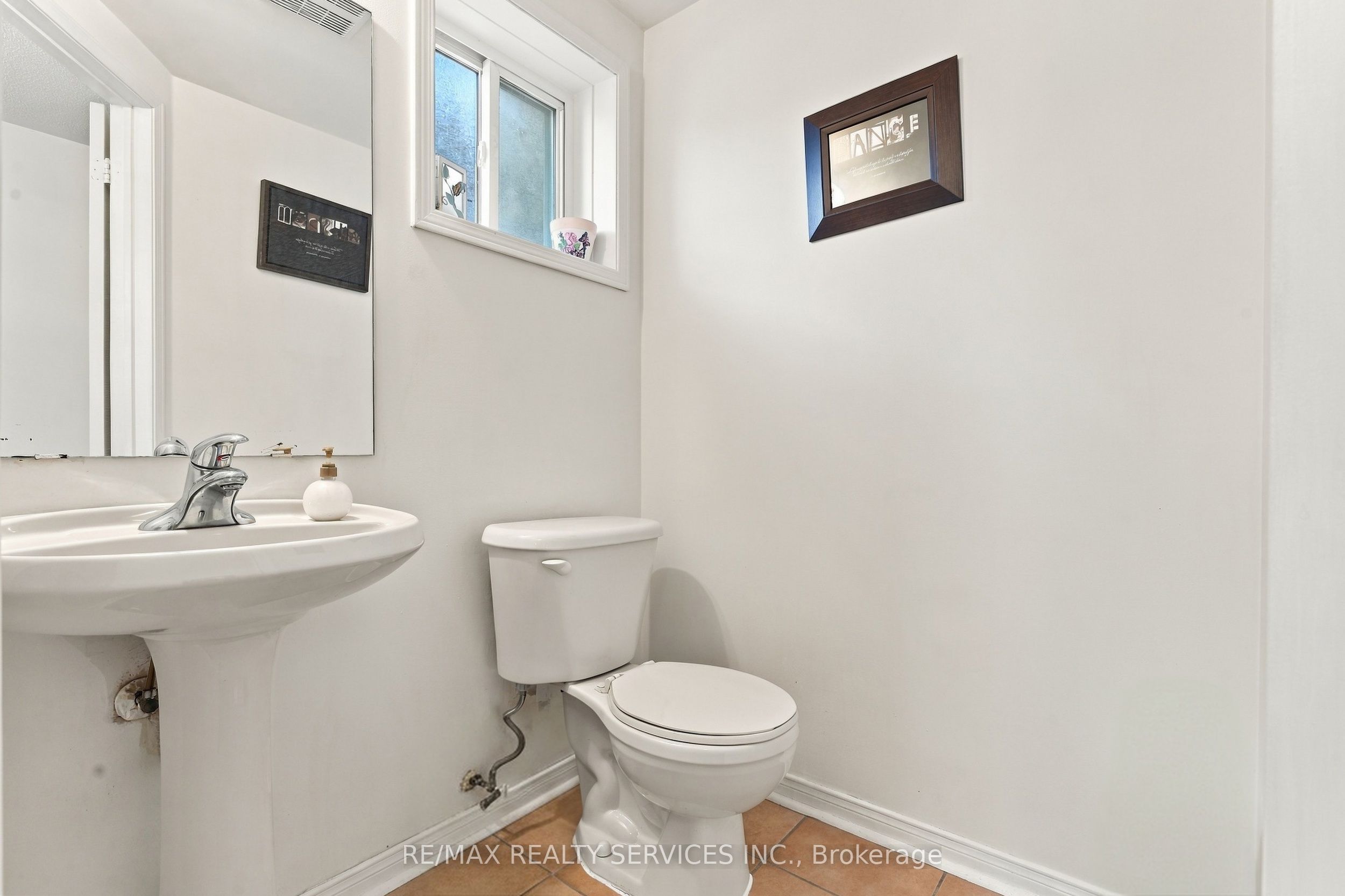 14 Dunure Crescent Property Photo 9