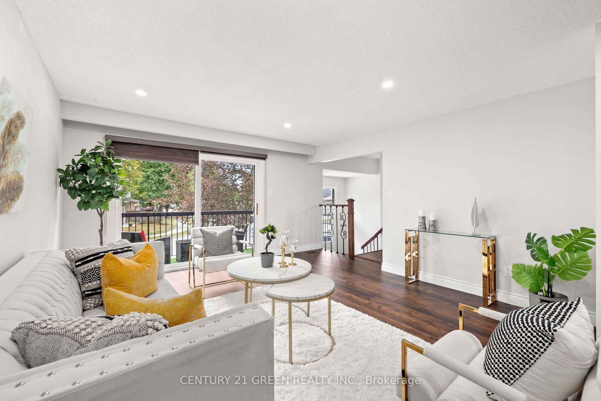 15 Lady Stewart Boulevard Property Photo 1