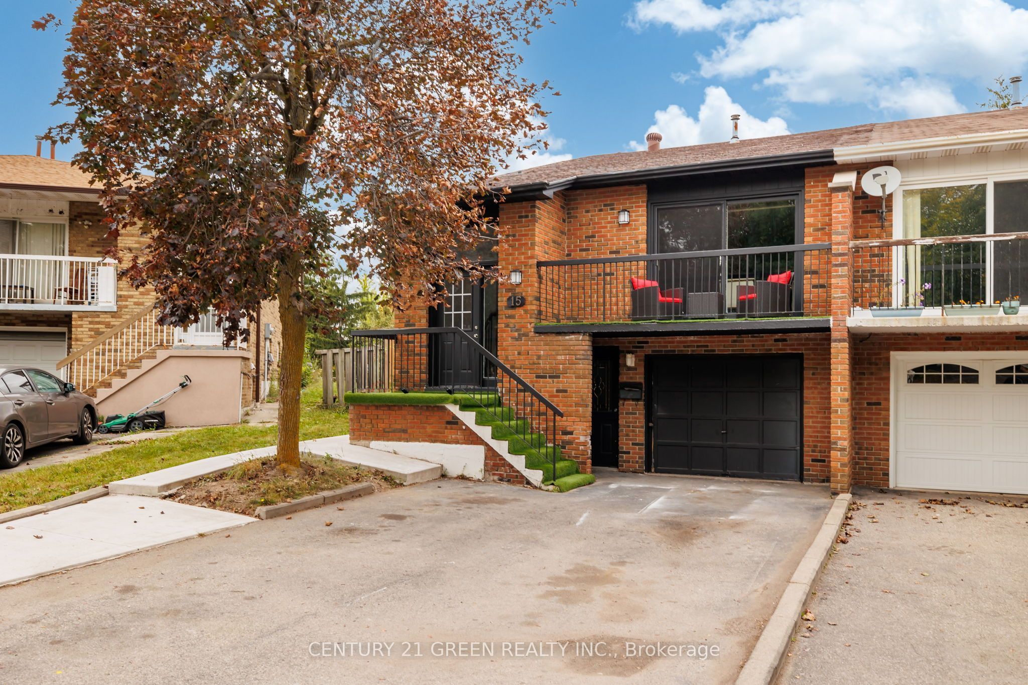 15 Lady Stewart Boulevard Property Photo 1